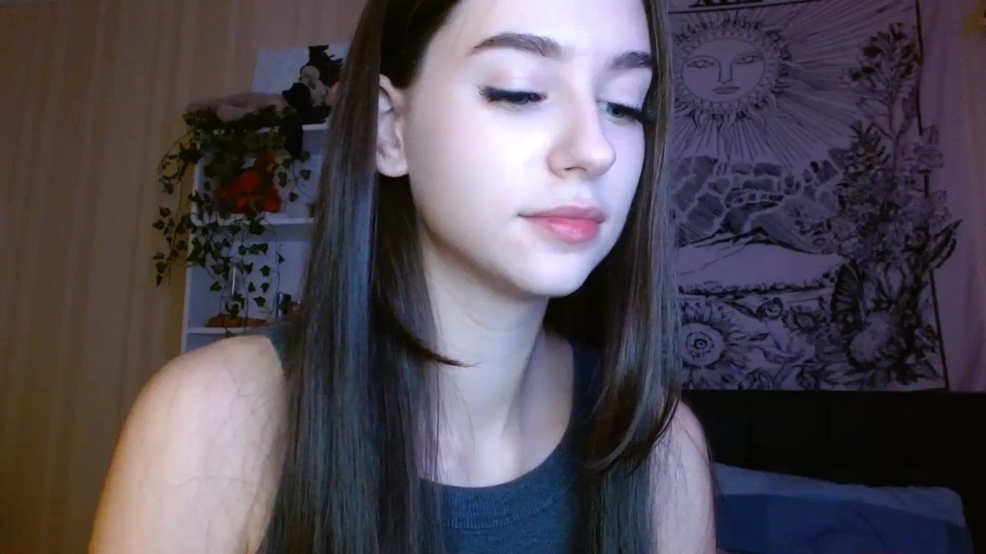 Gallery image thumbnail from ElsieF_'s myfreecams stream on, 12/01/2024, 19:21 image 3 of 20