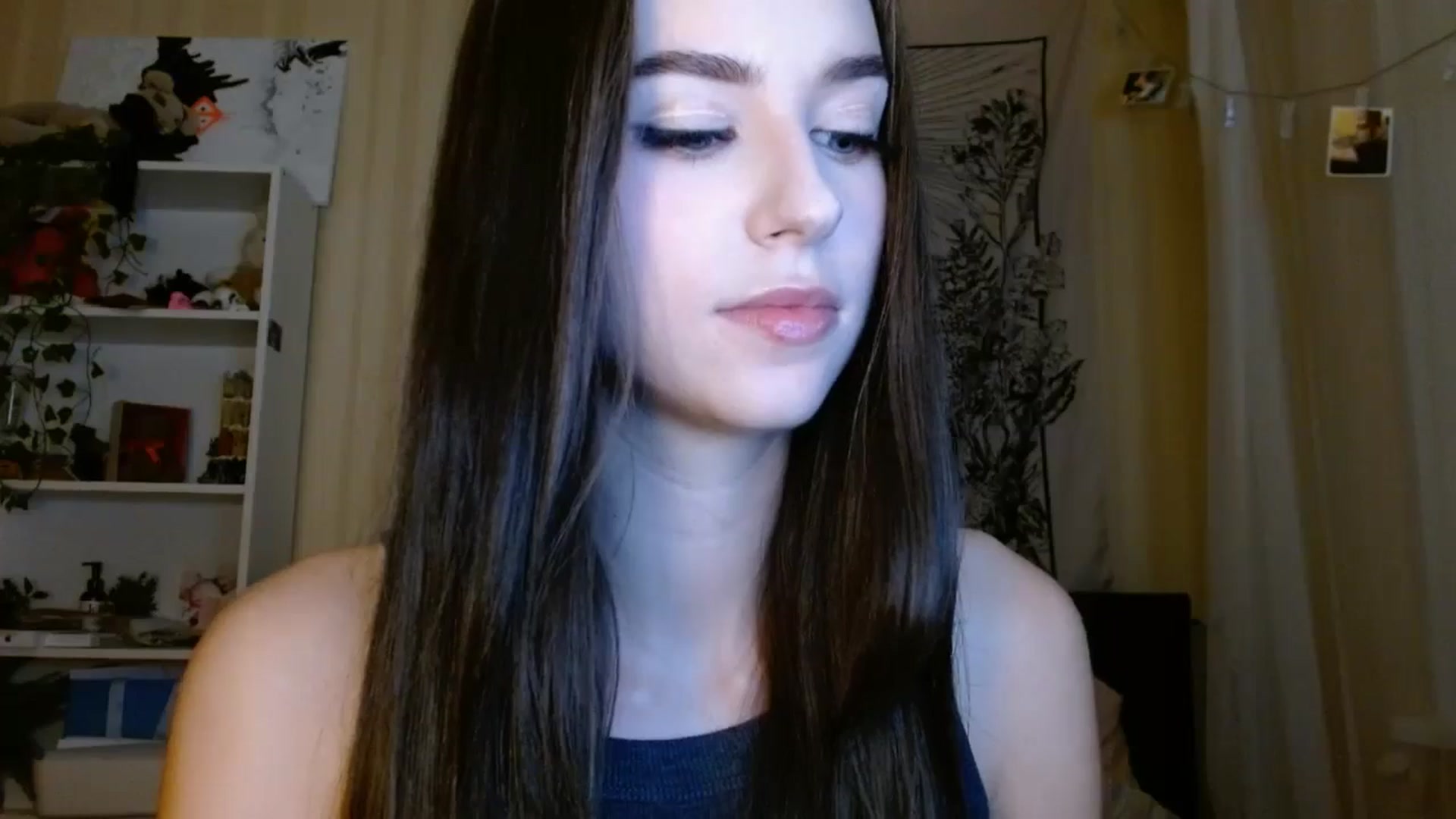 Gallery image thumbnail from ElsieF_'s myfreecams stream on, 12/20/2024, 18:26 image 17 of 20