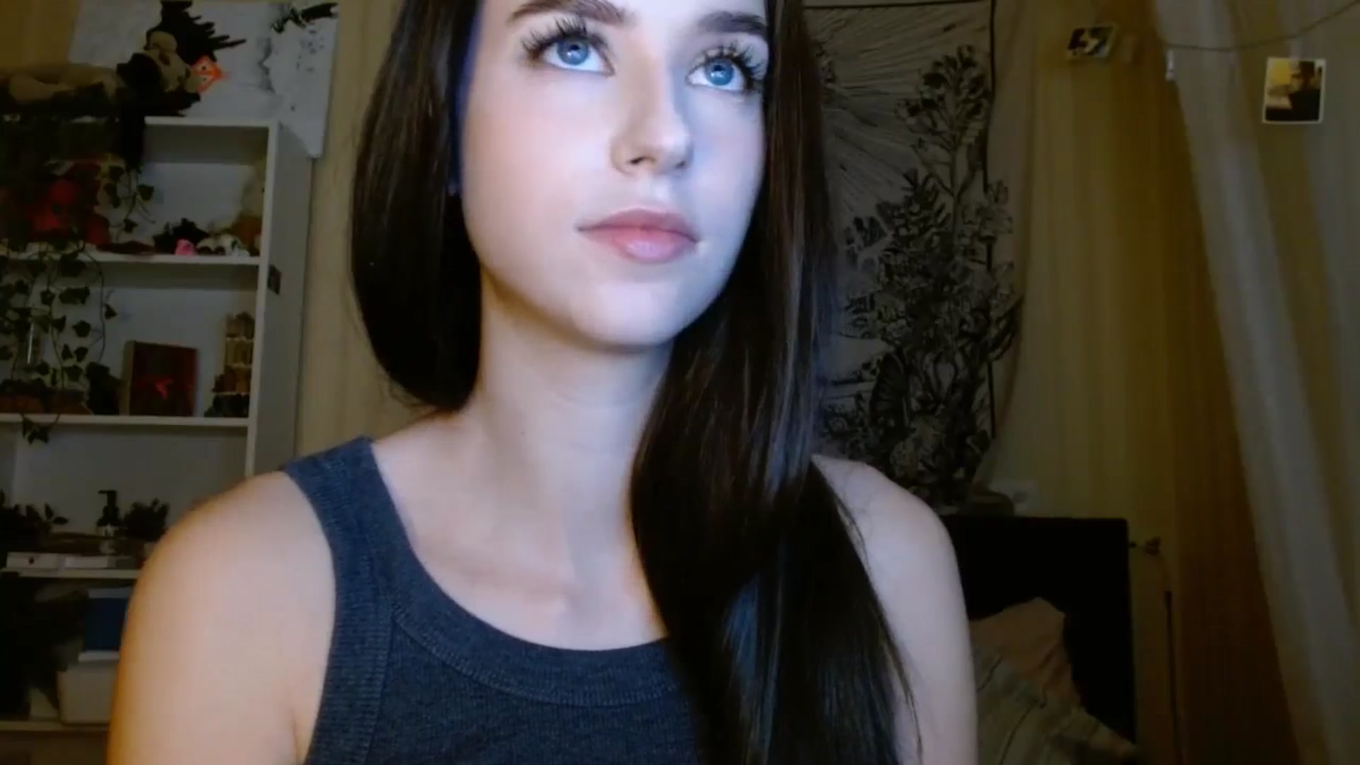 Gallery image thumbnail from ElsieF_'s myfreecams stream on, 12/20/2024, 18:52 image 7 of 20