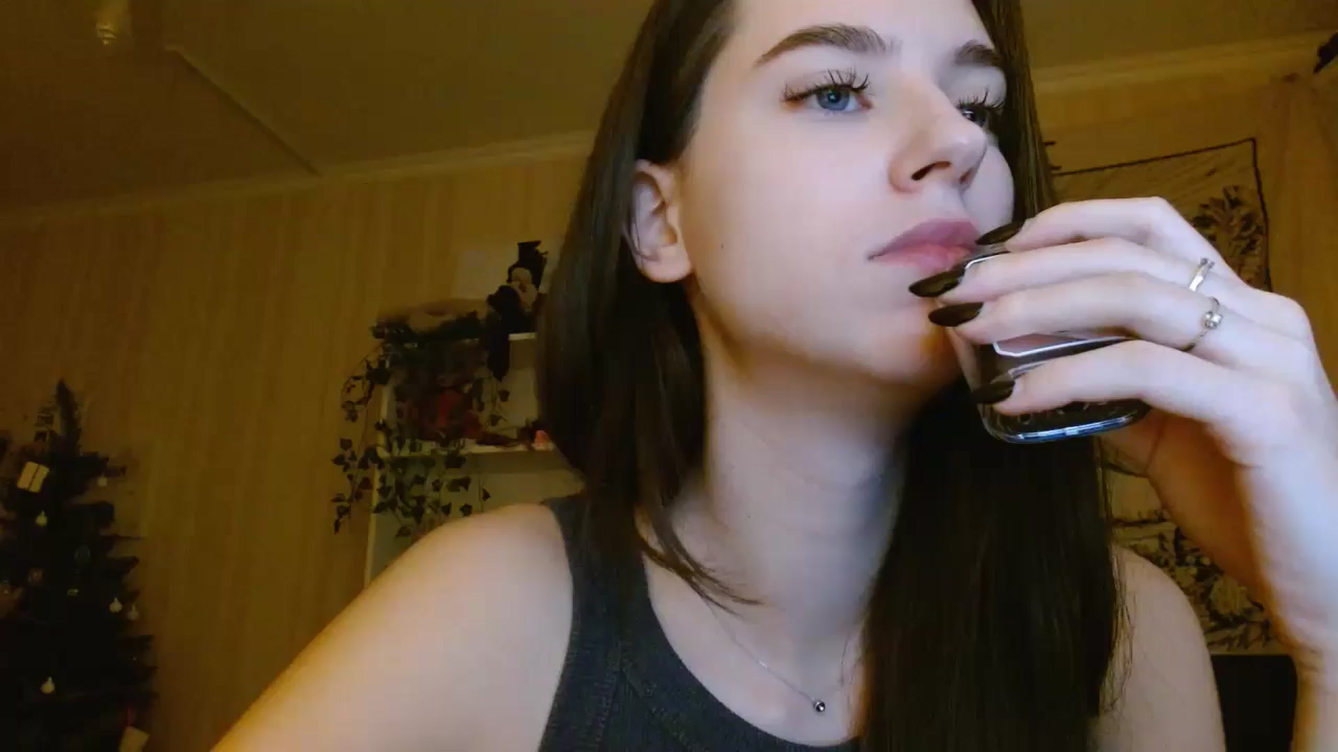 Gallery image thumbnail from ElsieF_'s myfreecams stream on, 12/28/2024, 13:07 image 7 of 20