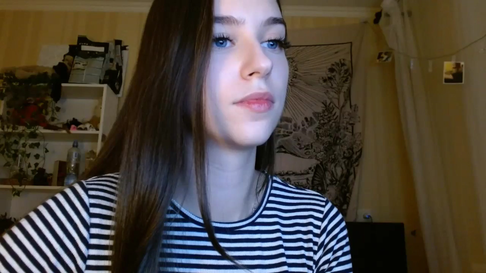 Gallery image thumbnail from ElsieF_'s myfreecams stream on, 12/29/2024, 20:17 image 3 of 20