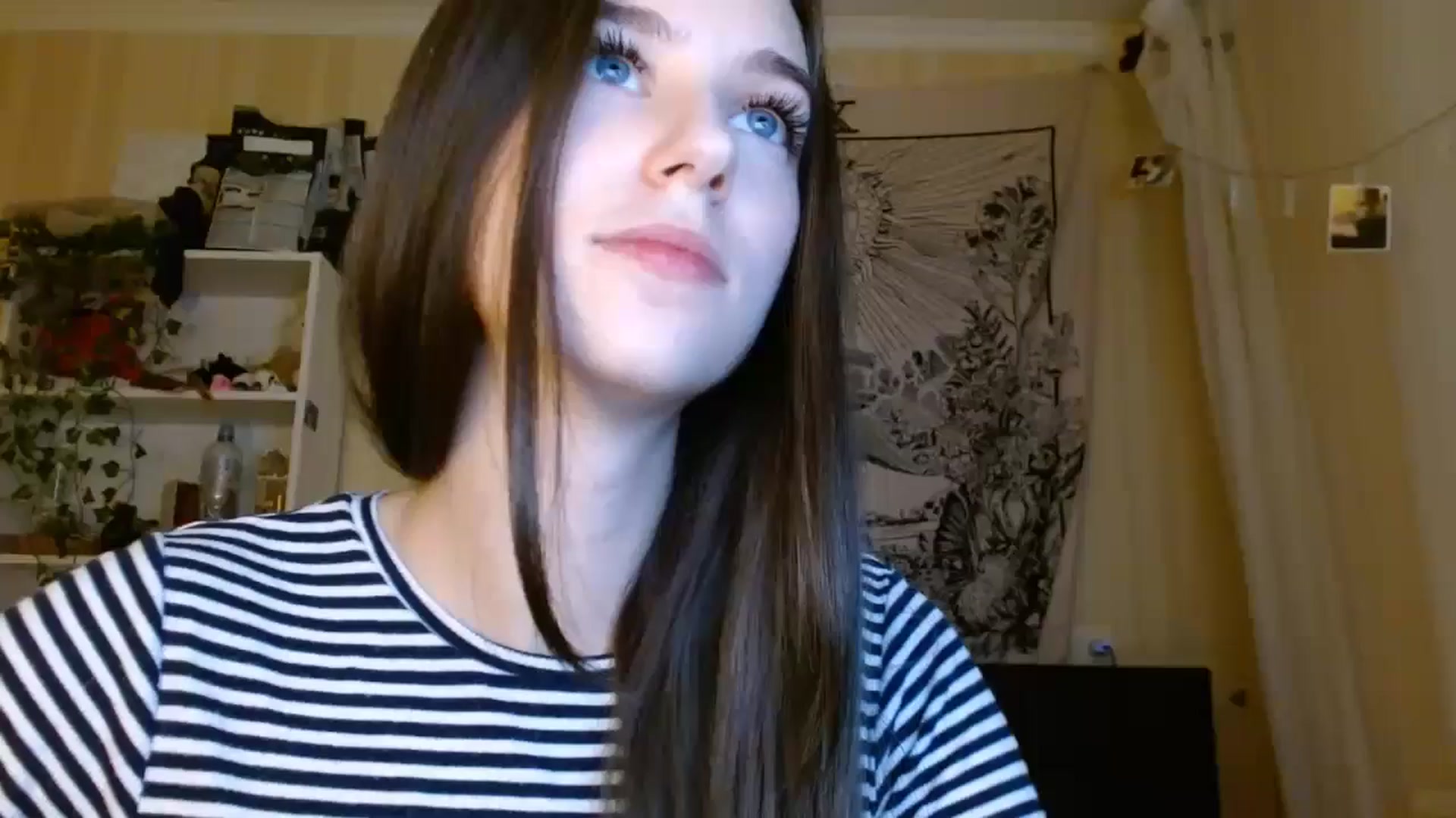 Gallery image thumbnail from ElsieF_'s myfreecams stream on, 12/29/2024, 20:17 image 5 of 20