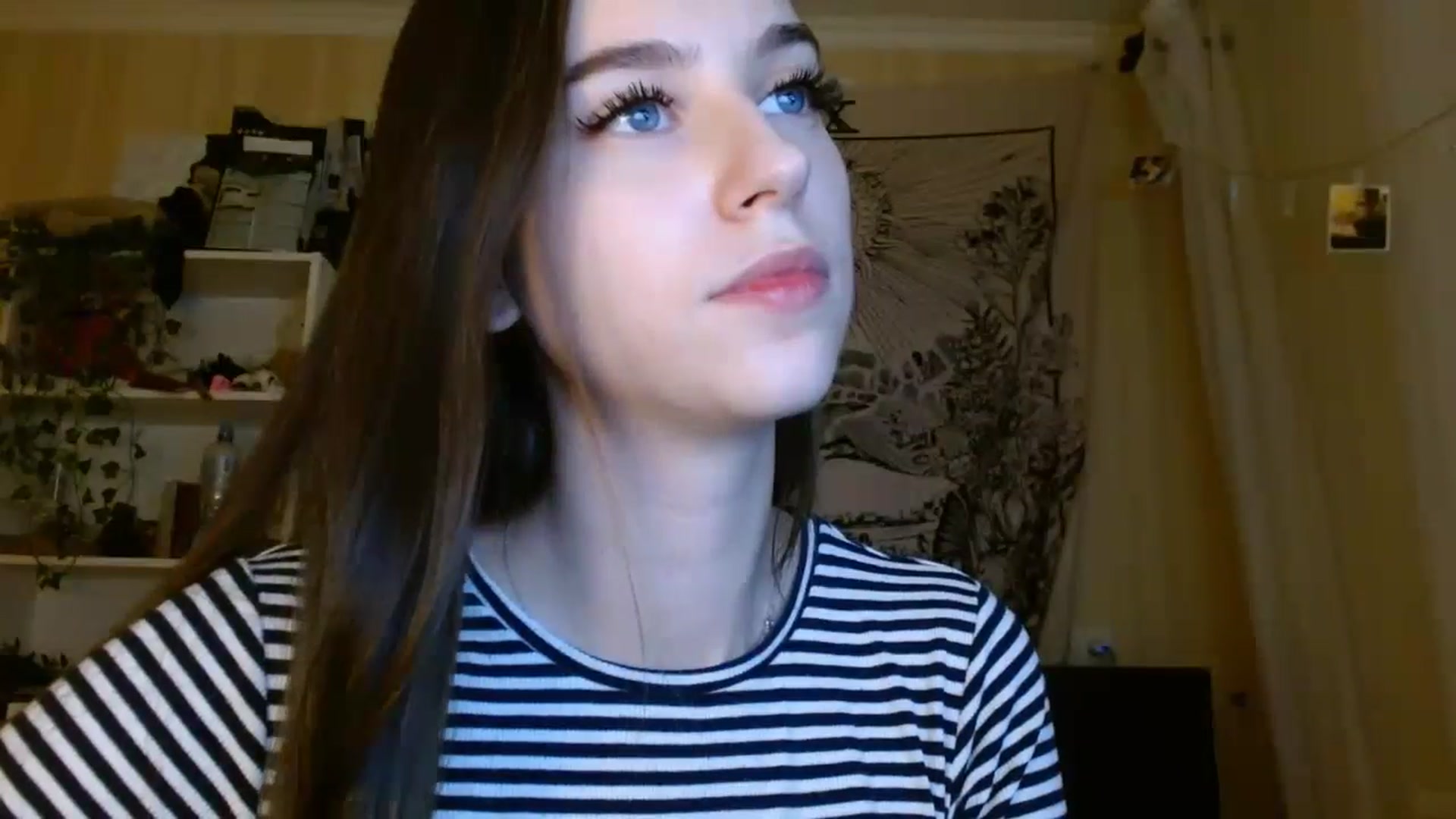 Gallery image thumbnail from ElsieF_'s myfreecams stream on, 12/29/2024, 20:17 image 2 of 20