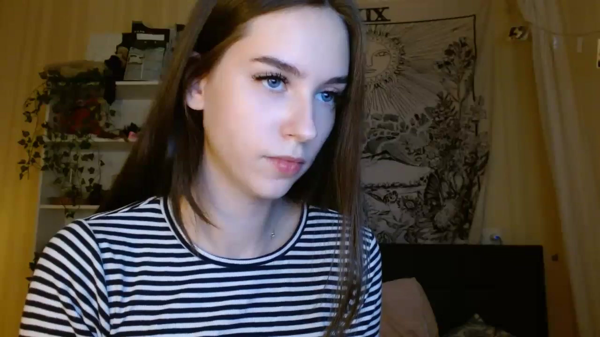 Gallery image thumbnail from ElsieF_'s myfreecams stream on, 12/29/2024, 20:17 image 14 of 20