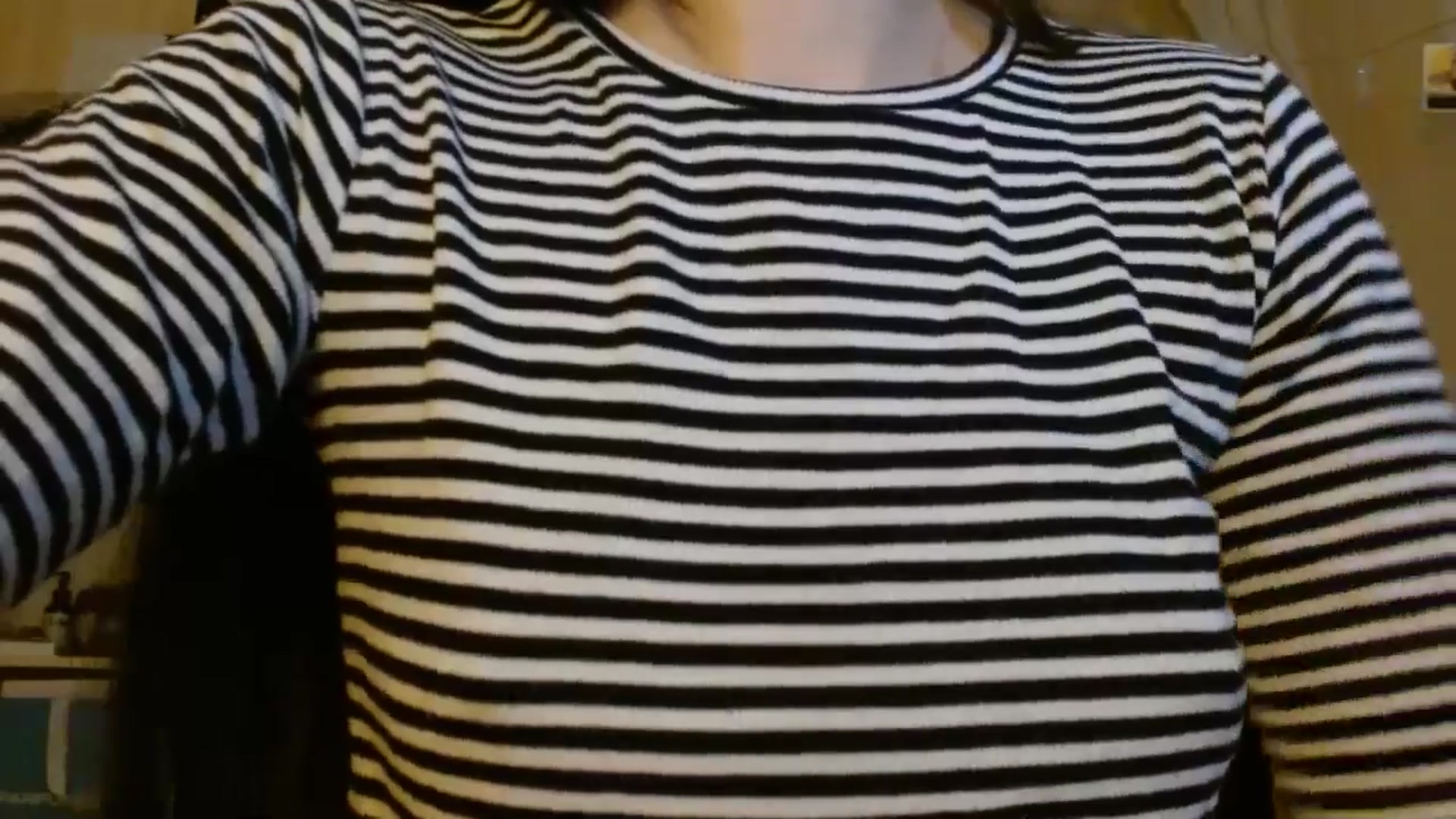 Gallery image thumbnail from ElsieF_'s myfreecams stream on, 12/29/2024, 20:52 image 2 of 20