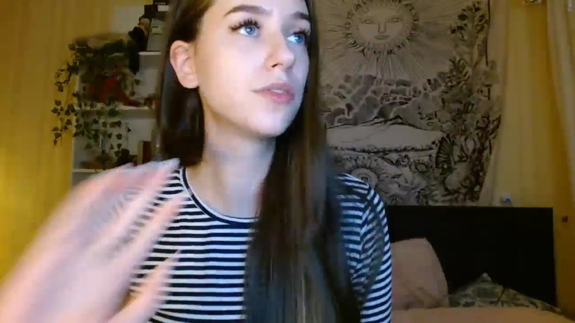 Gallery image thumbnail from ElsieF_'s myfreecams stream on, 12/29/2024, 20:52 image 16 of 20