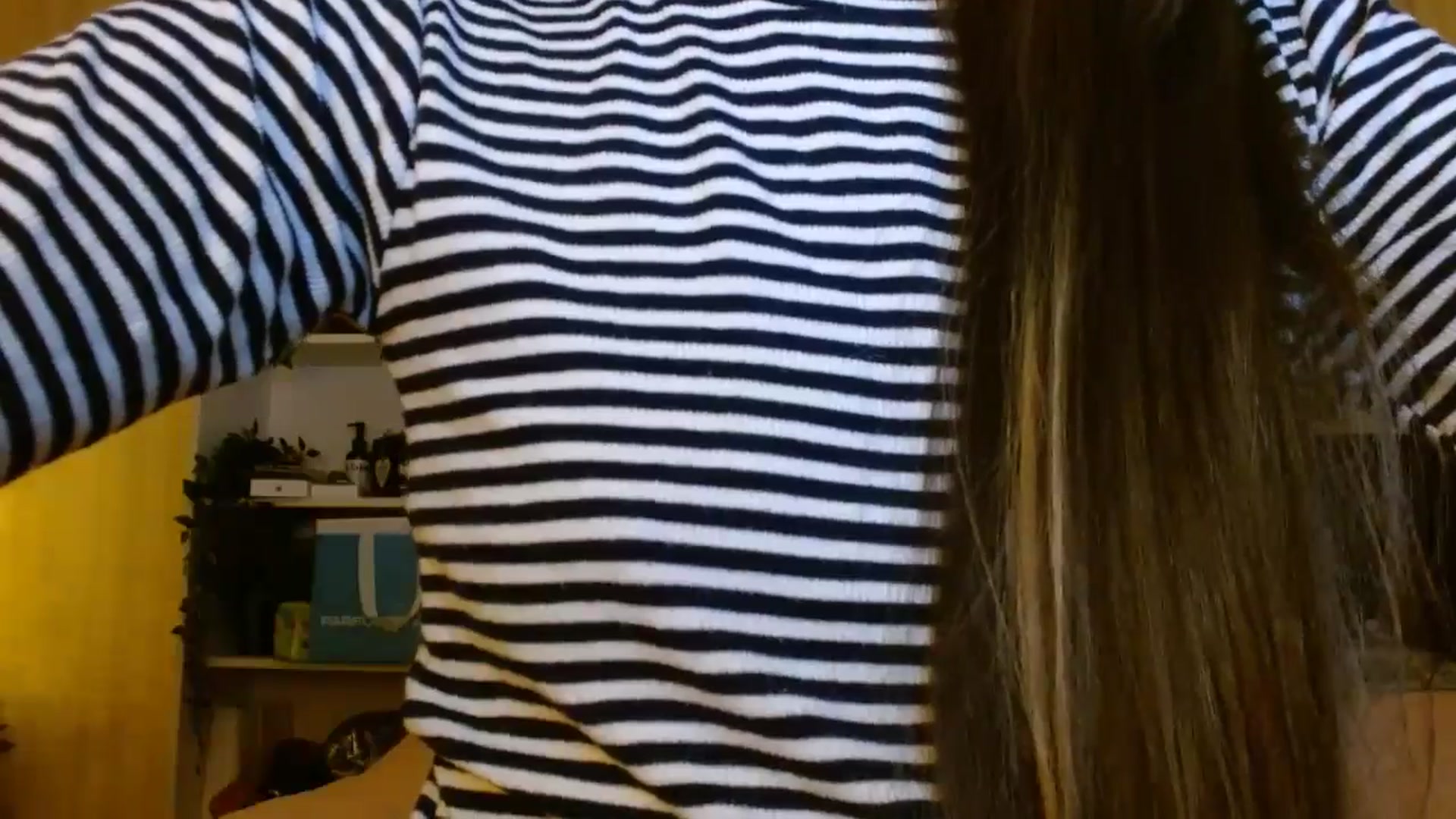 Gallery image thumbnail from ElsieF_'s myfreecams stream on, 12/29/2024, 20:52 image 12 of 20