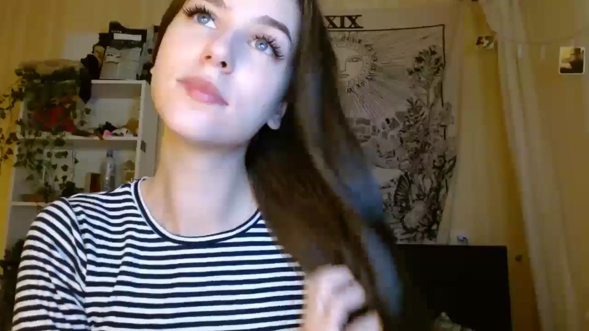 Gallery image thumbnail from ElsieF_'s myfreecams stream on, 12/29/2024, 20:52 image 6 of 20