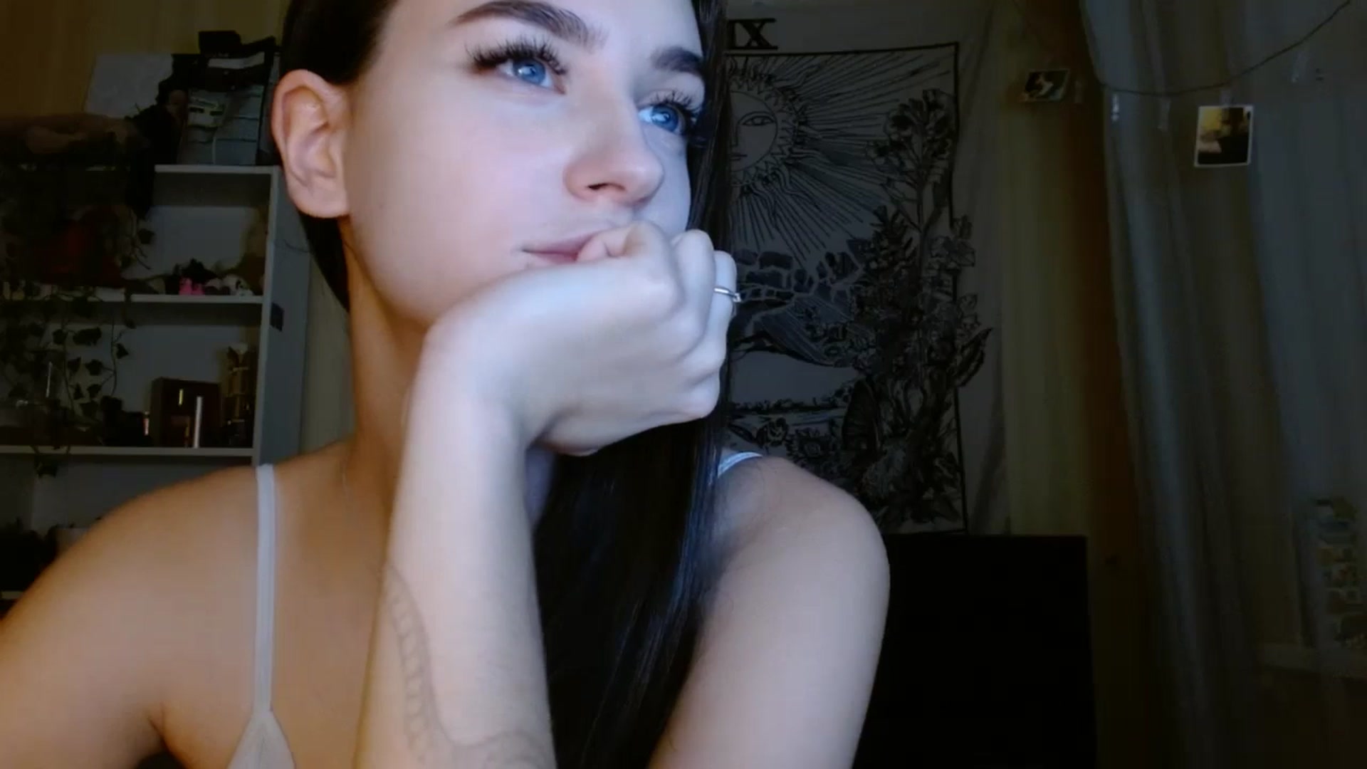 Gallery image thumbnail from ElsieF_'s myfreecams stream on, 01/15/2025, 19:26 image 19 of 20