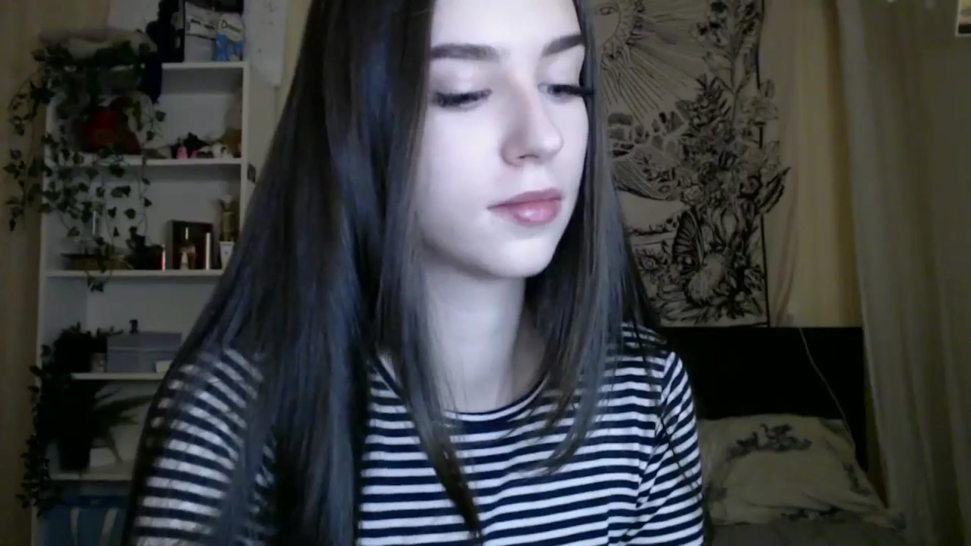 Gallery image thumbnail from ElsieF_'s myfreecams stream on, 01/23/2025, 19:04 image 4 of 20