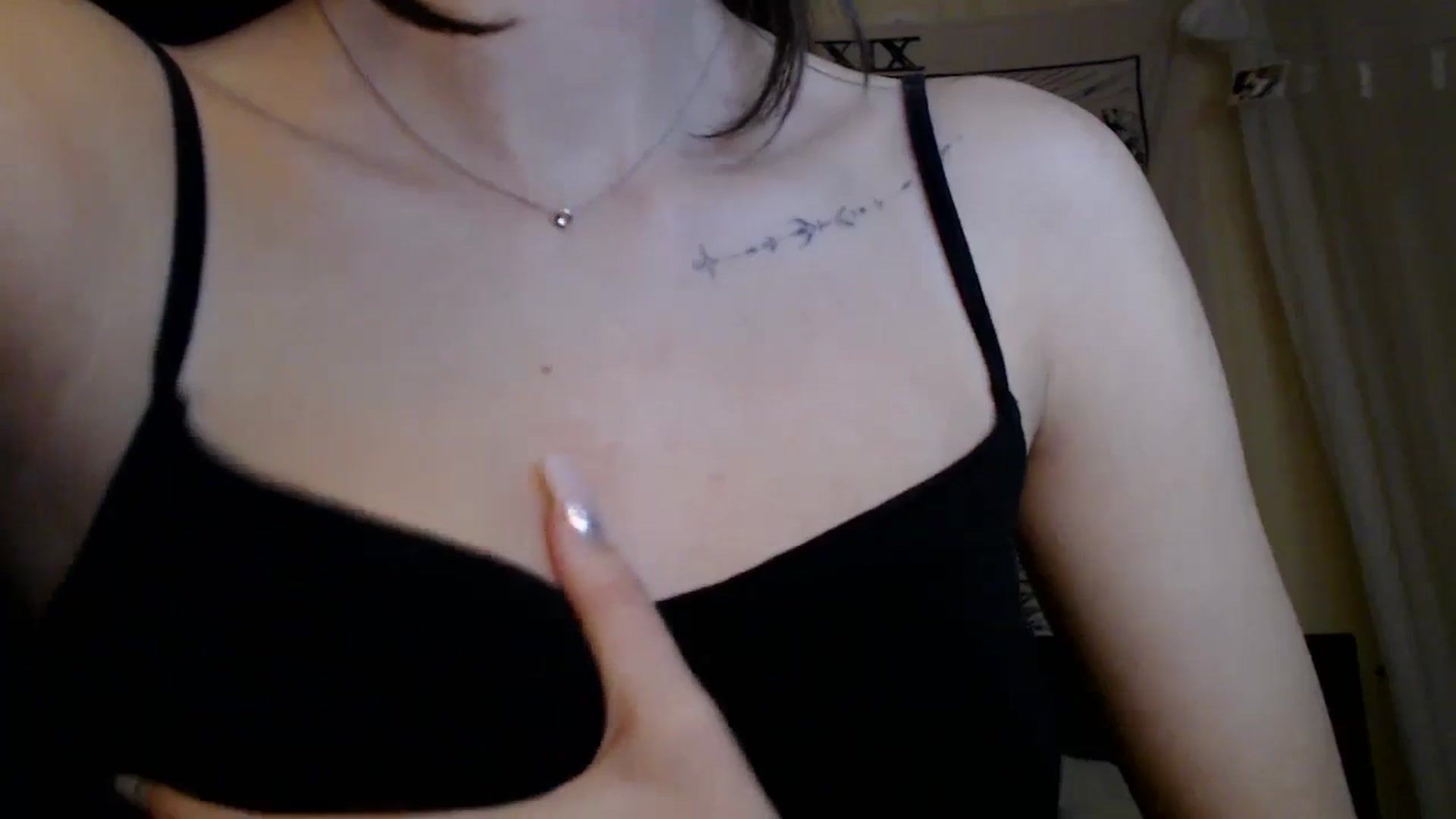 Gallery image thumbnail from ElsieF_'s myfreecams stream on, 01/26/2025, 16:10 image 15 of 20