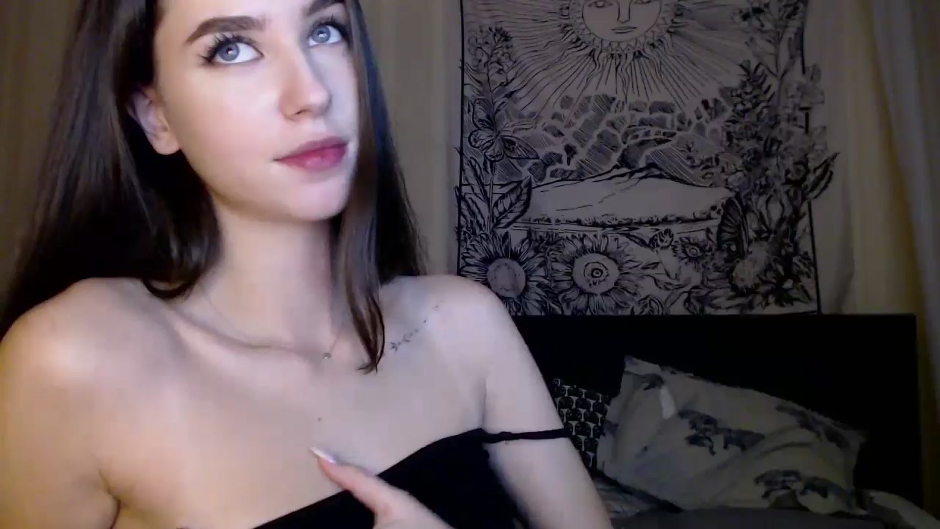 Gallery image thumbnail from ElsieF_'s myfreecams stream on, 01/26/2025, 16:10 image 7 of 20