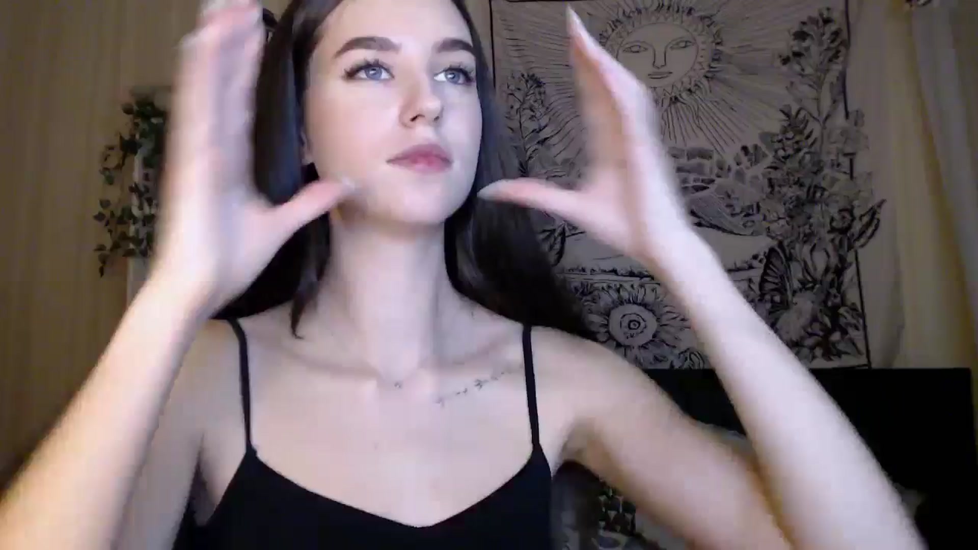 Gallery image thumbnail from ElsieF_'s myfreecams stream on, 01/26/2025, 16:55 image 17 of 20
