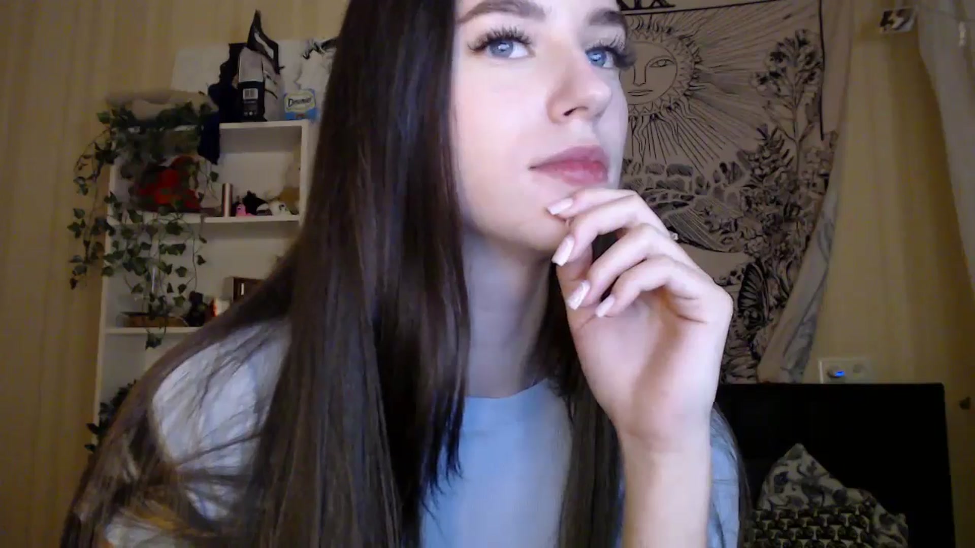 Gallery image thumbnail from ElsieF_'s myfreecams stream on, 02/04/2025, 18:31 image 12 of 20