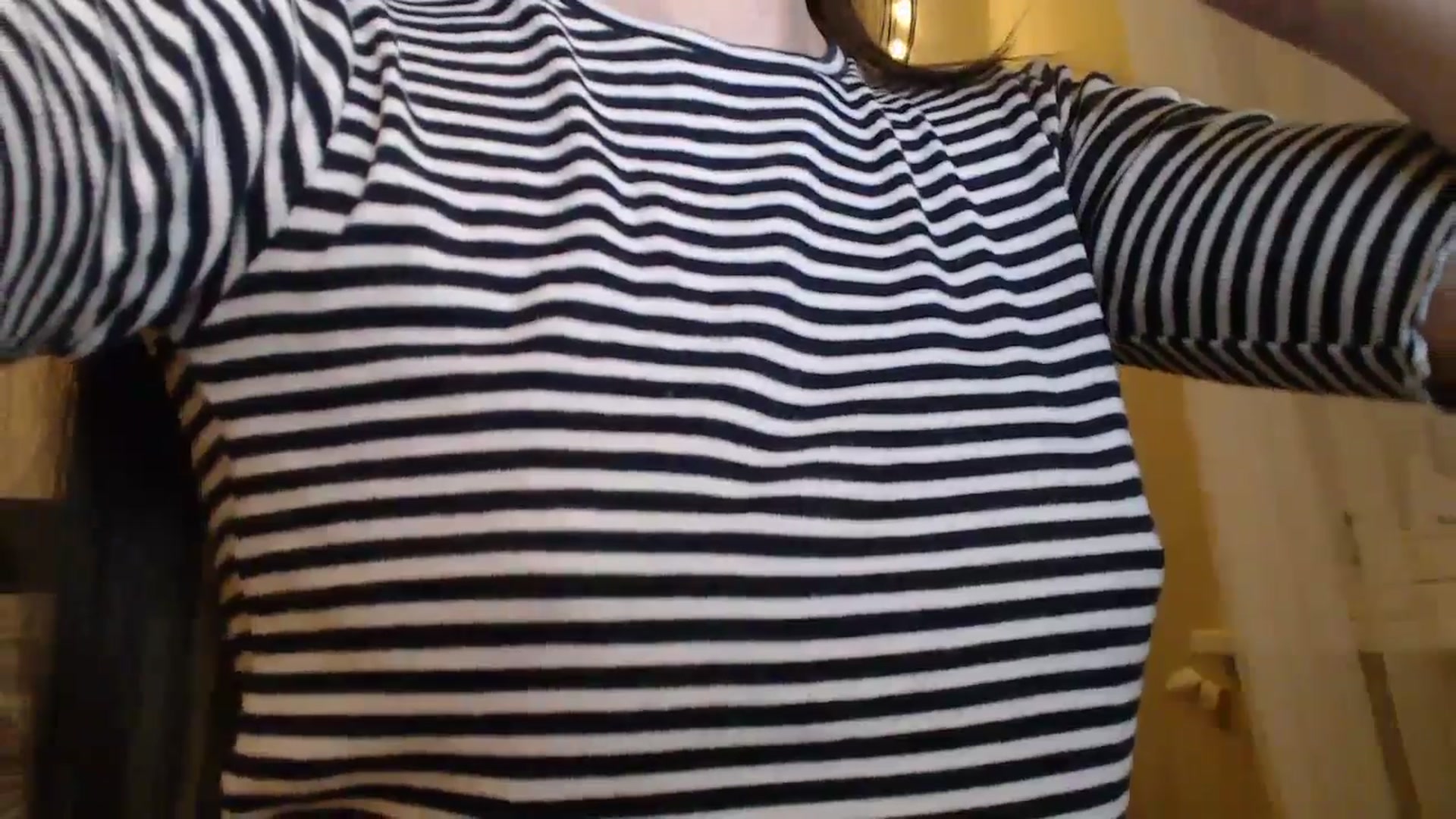 Gallery image thumbnail from ElsieF_'s myfreecams stream on, 02/19/2025, 18:57 image 14 of 20