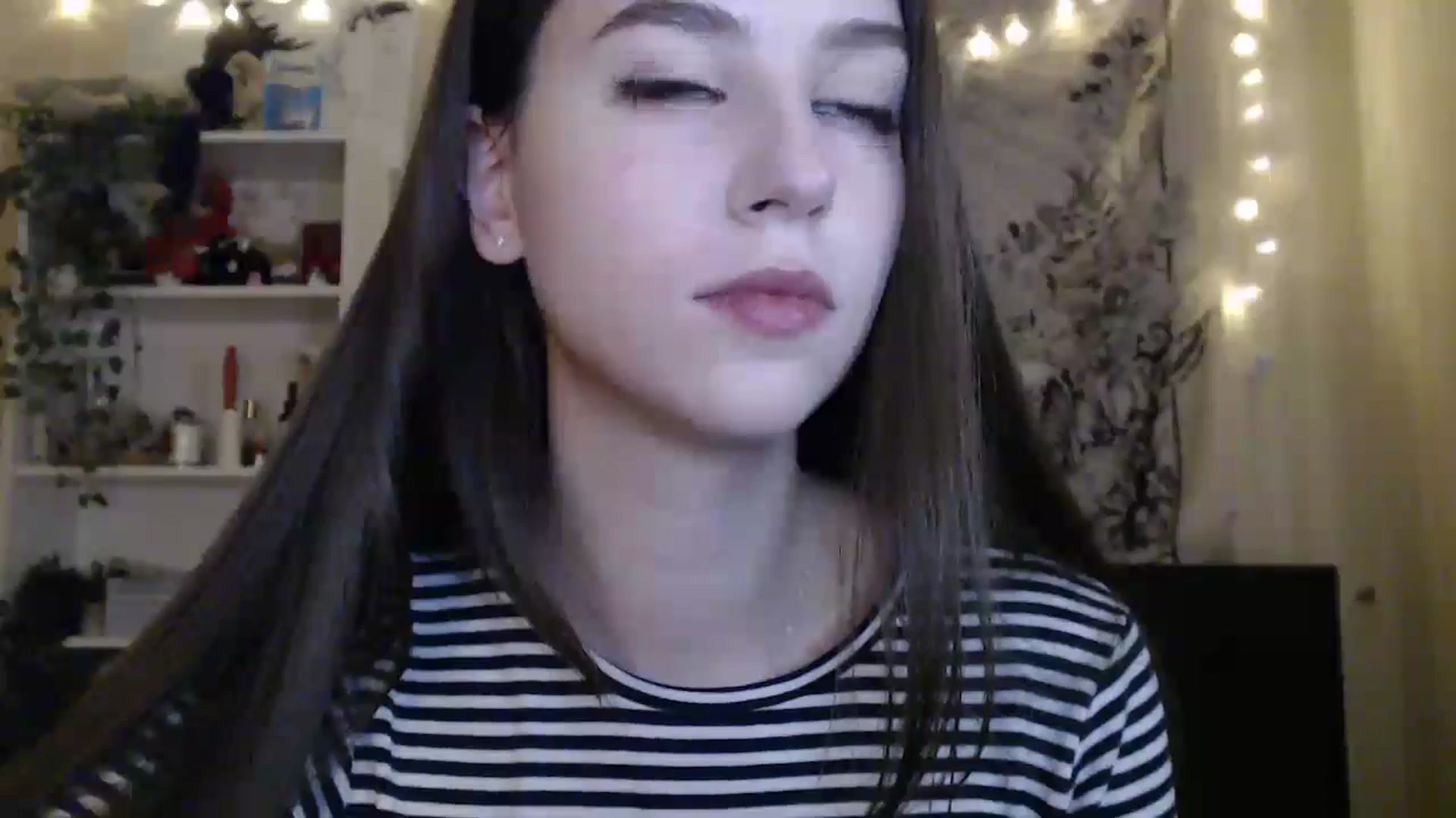 Gallery image thumbnail from ElsieF_'s myfreecams stream on, 02/19/2025, 18:57 image 19 of 20
