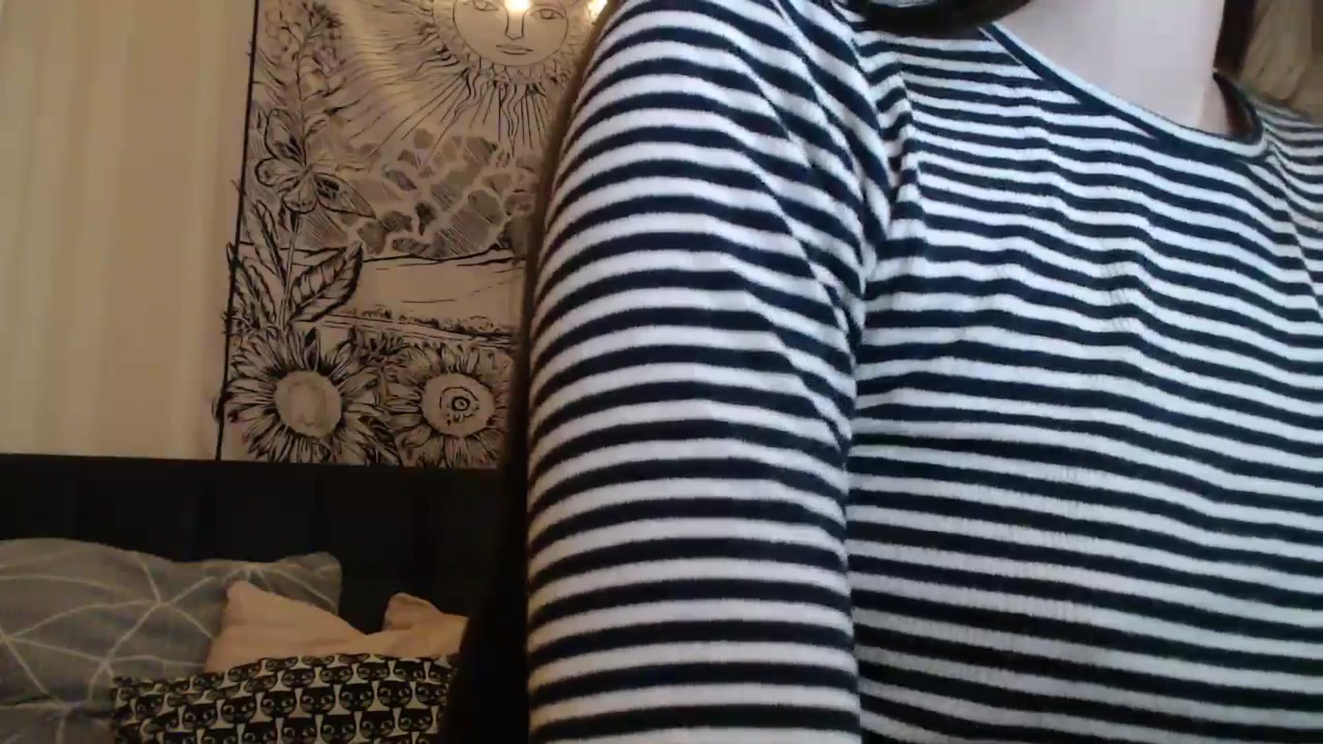 Gallery image thumbnail from ElsieF_'s myfreecams stream on, 02/19/2025, 18:57 image 15 of 20