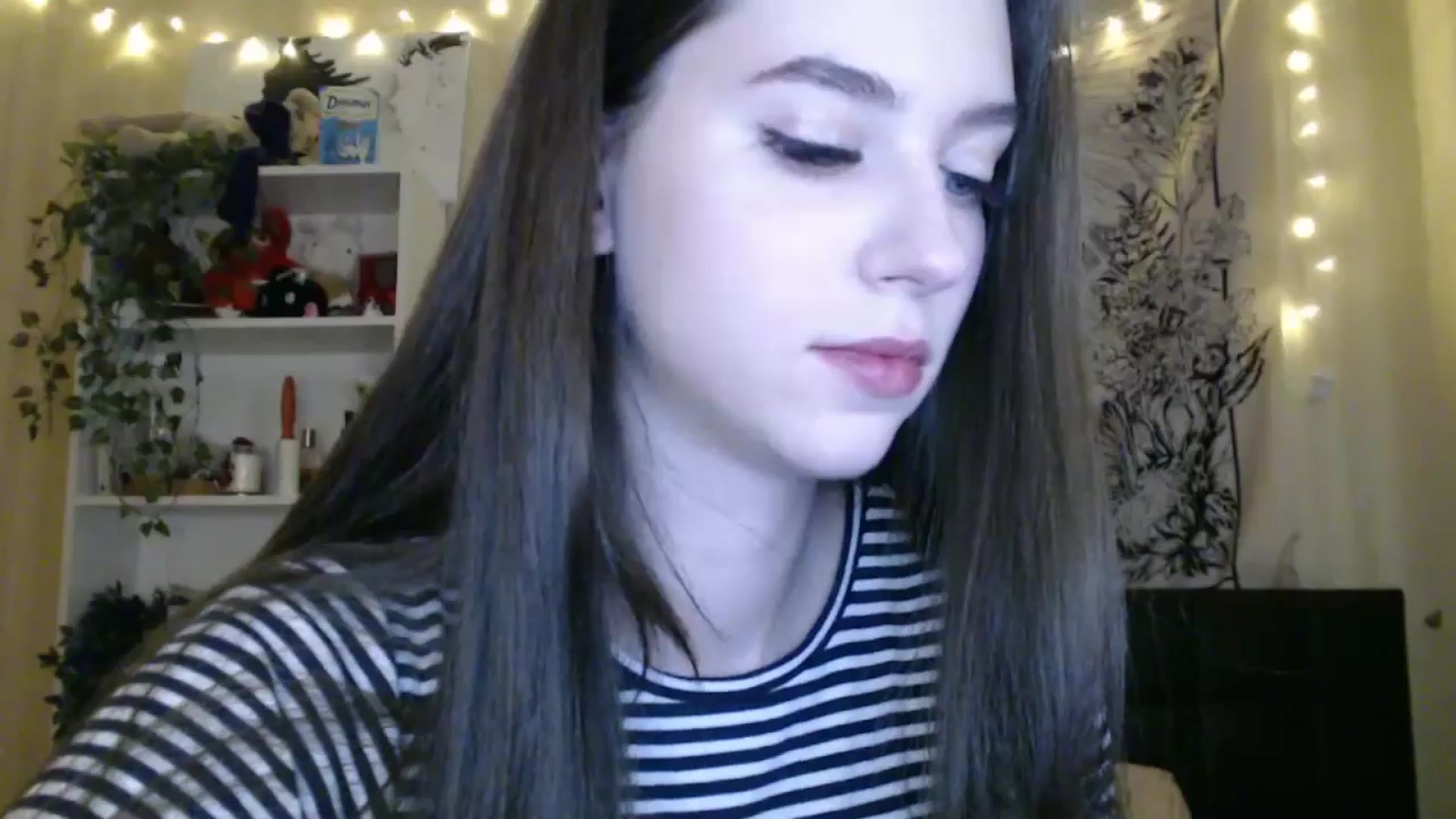Gallery image thumbnail from ElsieF_'s myfreecams stream on, 02/19/2025, 19:10 image 7 of 20