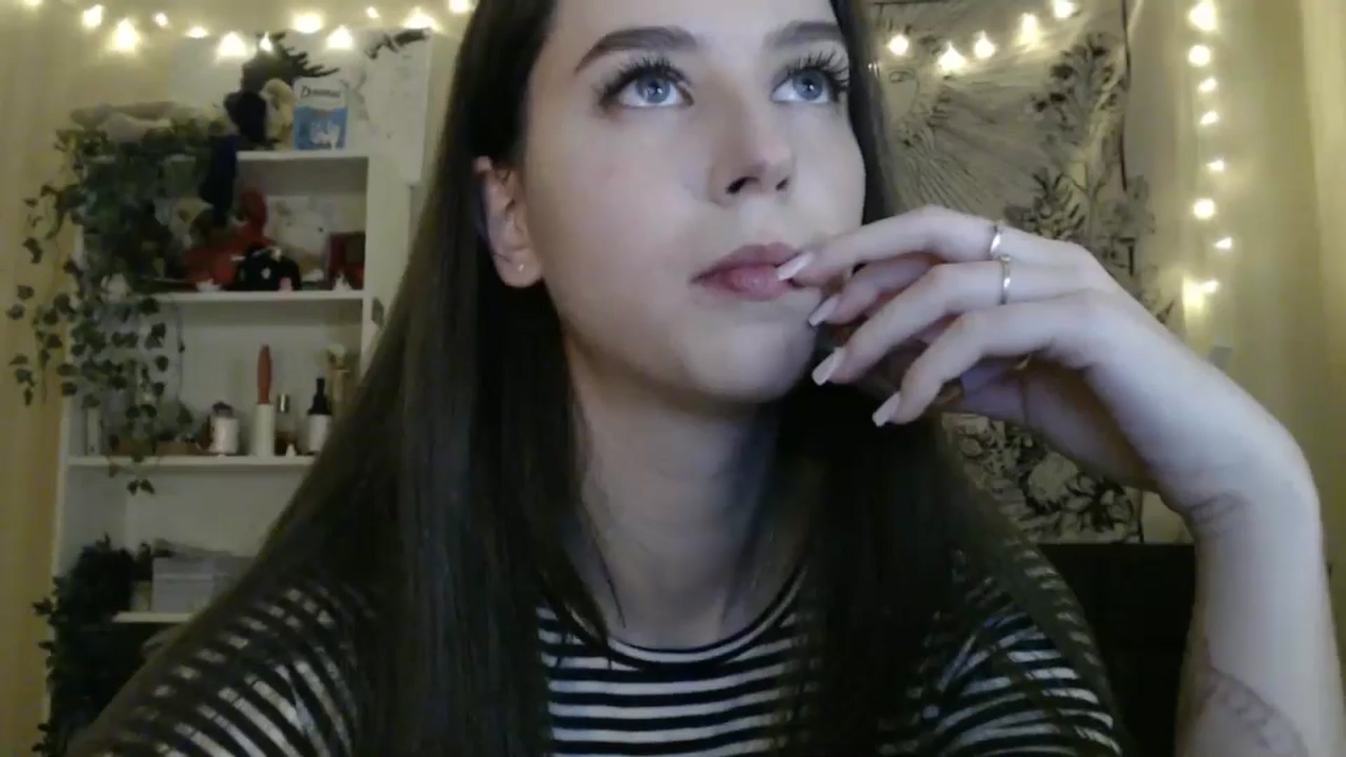 Gallery image thumbnail from ElsieF_'s myfreecams stream on, 02/19/2025, 19:10 image 3 of 20