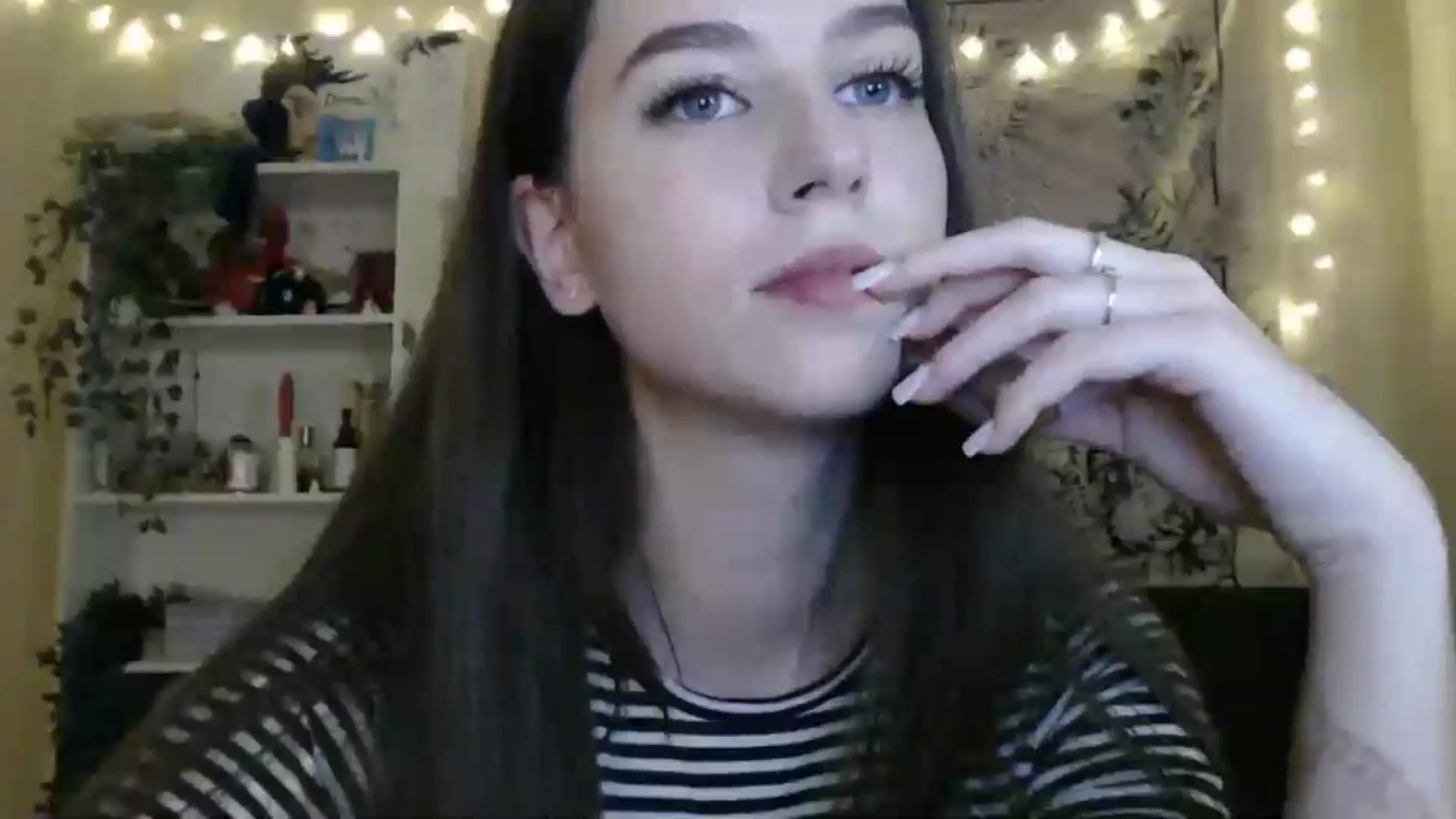 Gallery image thumbnail from ElsieF_'s myfreecams stream on, 02/19/2025, 19:10 image 2 of 20