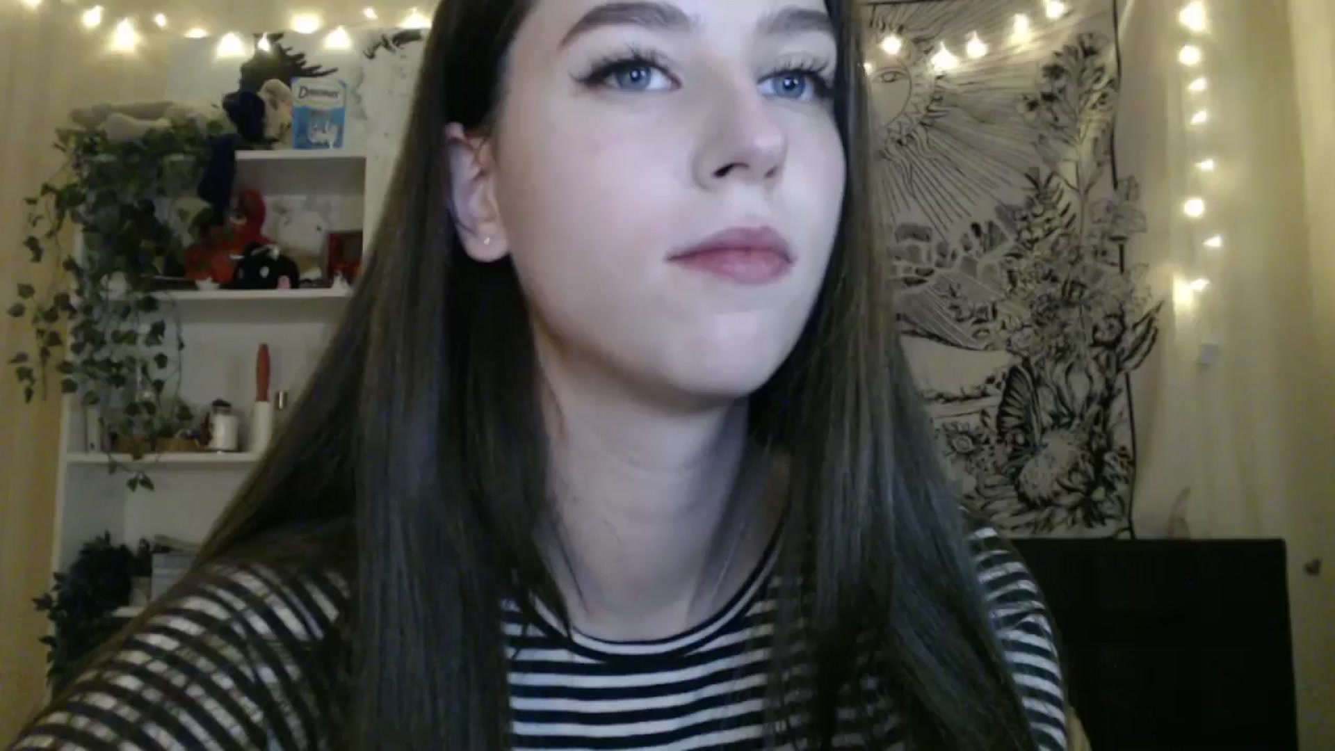 Gallery image thumbnail from ElsieF_'s myfreecams stream on, 02/19/2025, 19:10 image 4 of 20