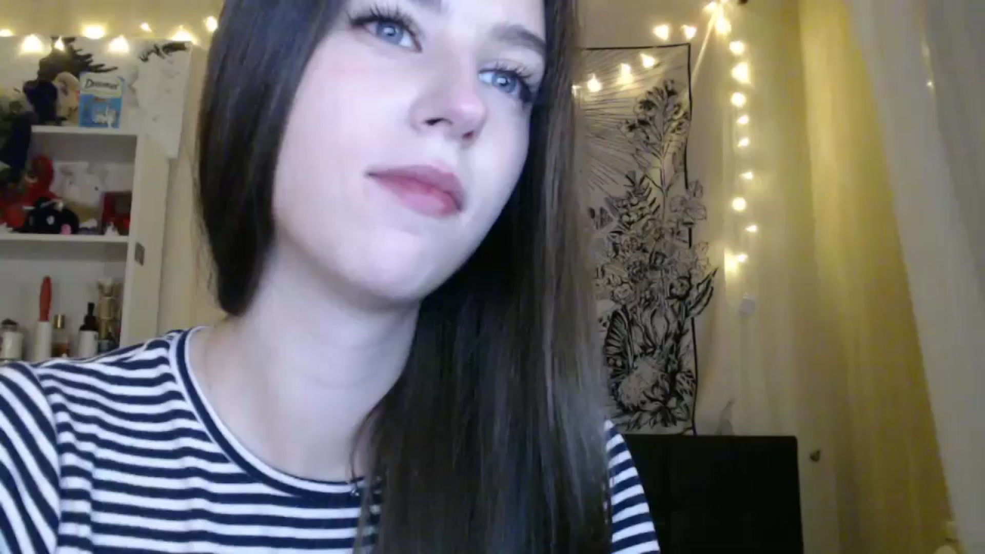 Gallery image thumbnail from ElsieF_'s myfreecams stream on, 02/19/2025, 19:31 image 14 of 20