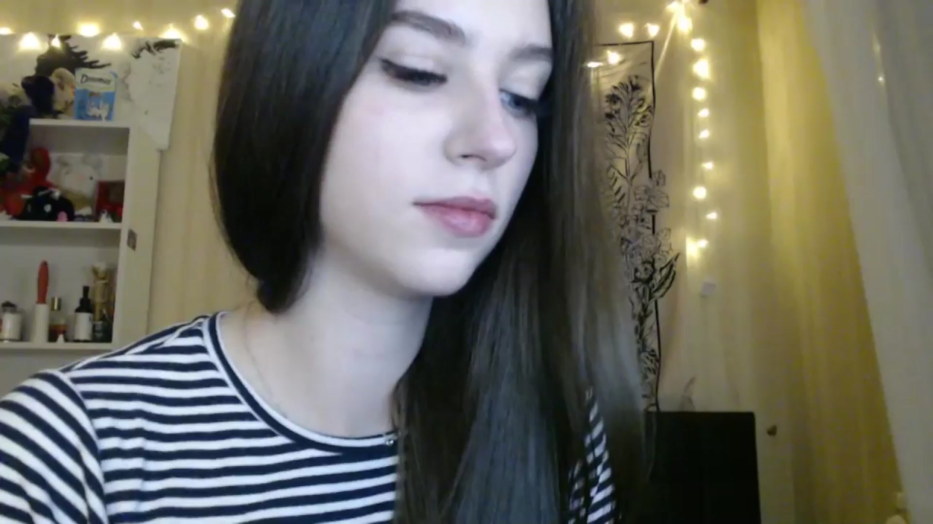 Gallery image thumbnail from ElsieF_'s myfreecams stream on, 02/19/2025, 19:31 image 12 of 20