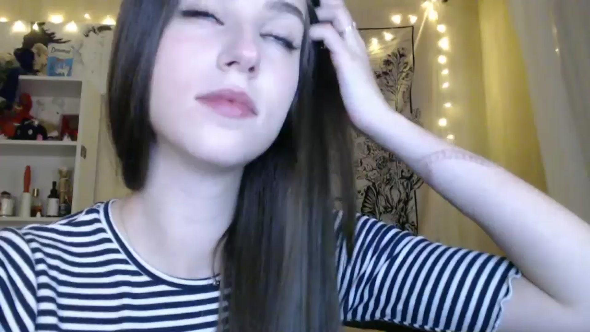 Gallery image thumbnail from ElsieF_'s myfreecams stream on, 02/19/2025, 19:31 image 15 of 20