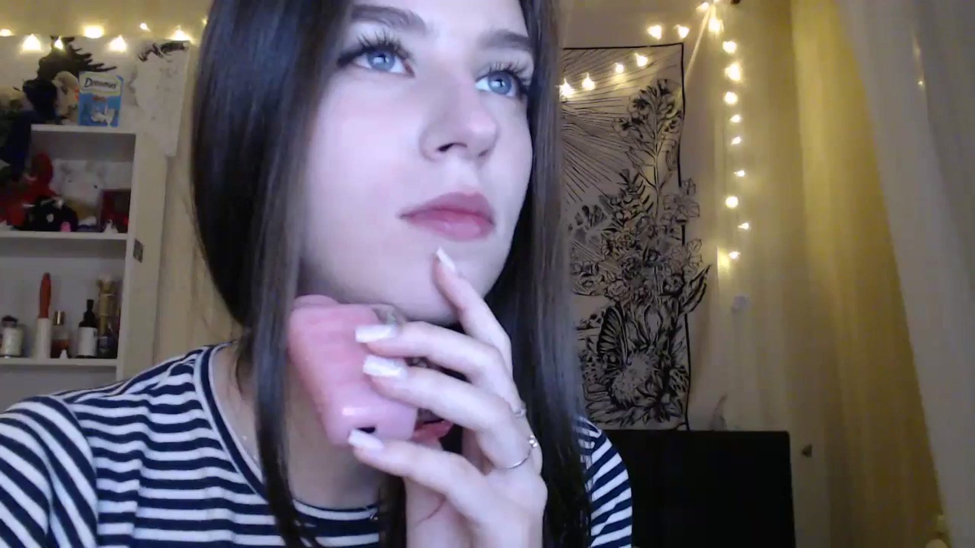 Gallery image thumbnail from ElsieF_'s myfreecams stream on, 02/19/2025, 19:31 image 20 of 20