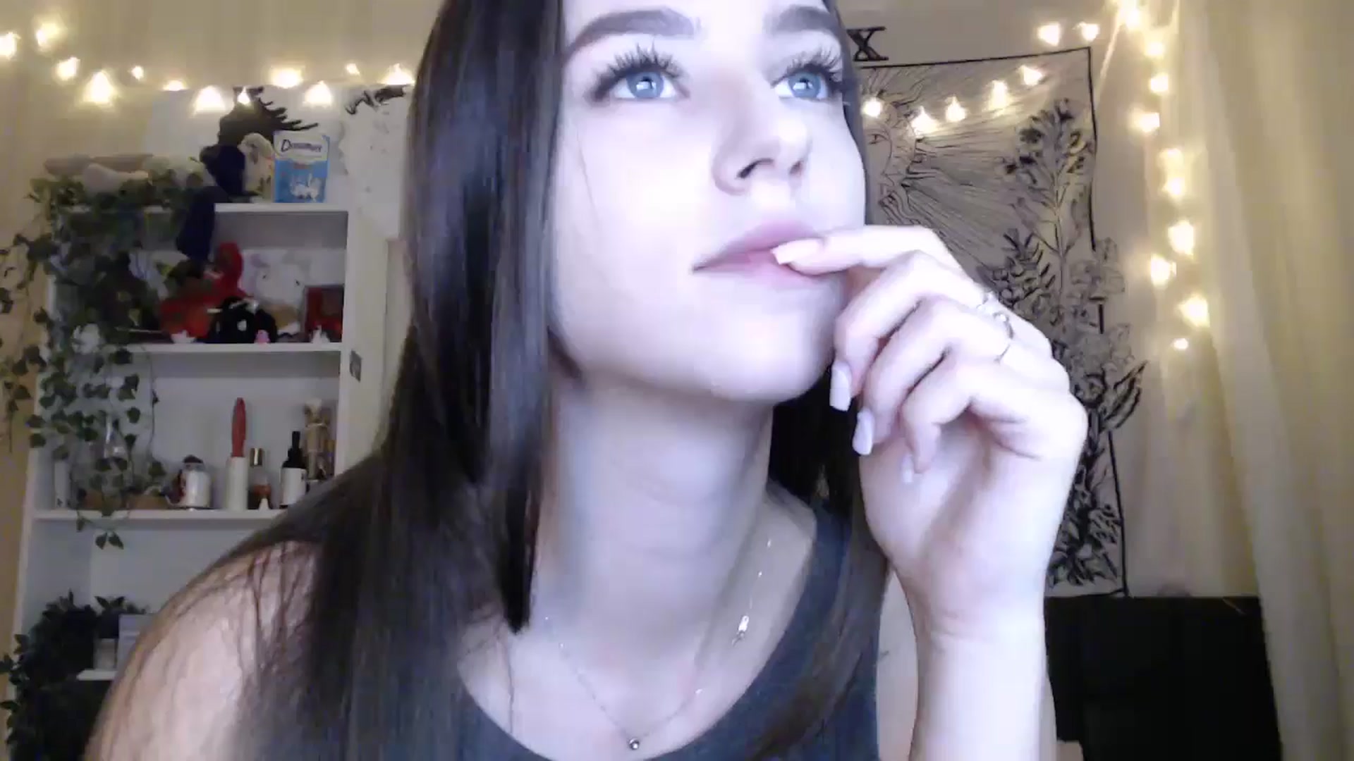 Gallery image thumbnail from ElsieF_'s myfreecams stream on, 02/20/2025, 18:12 image 15 of 20