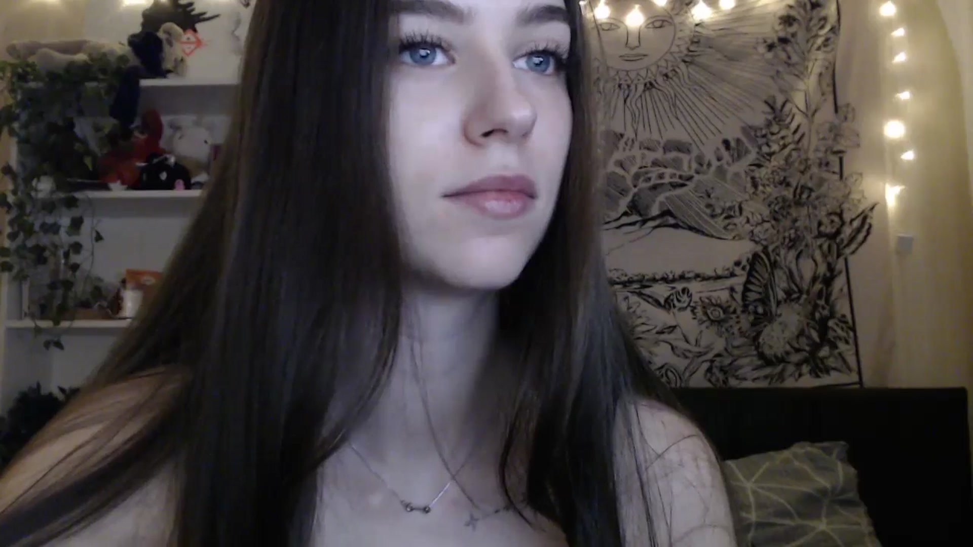 Gallery image thumbnail from ElsieF_'s myfreecams stream on, 03/01/2025, 18:28 image 3 of 20