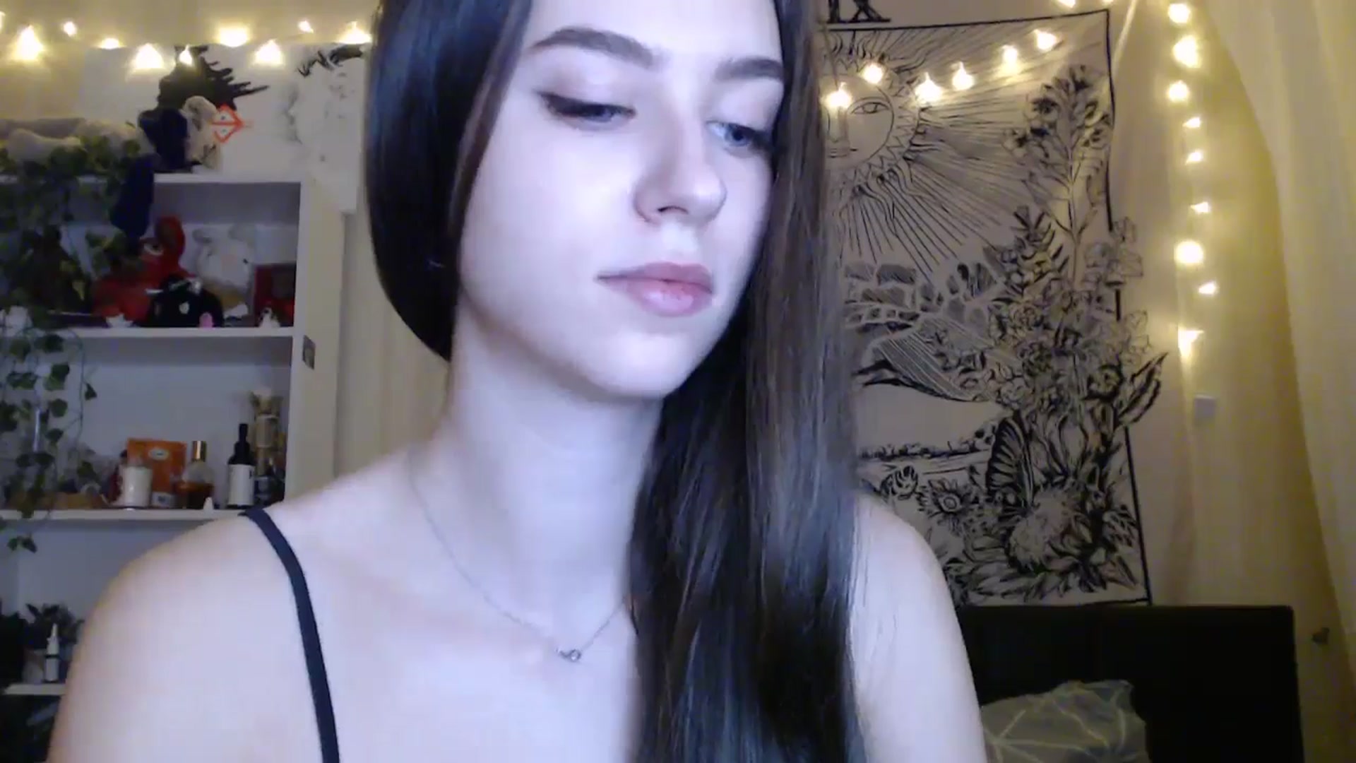Gallery image thumbnail from ElsieF_'s myfreecams stream on, 03/01/2025, 18:28 image 16 of 20
