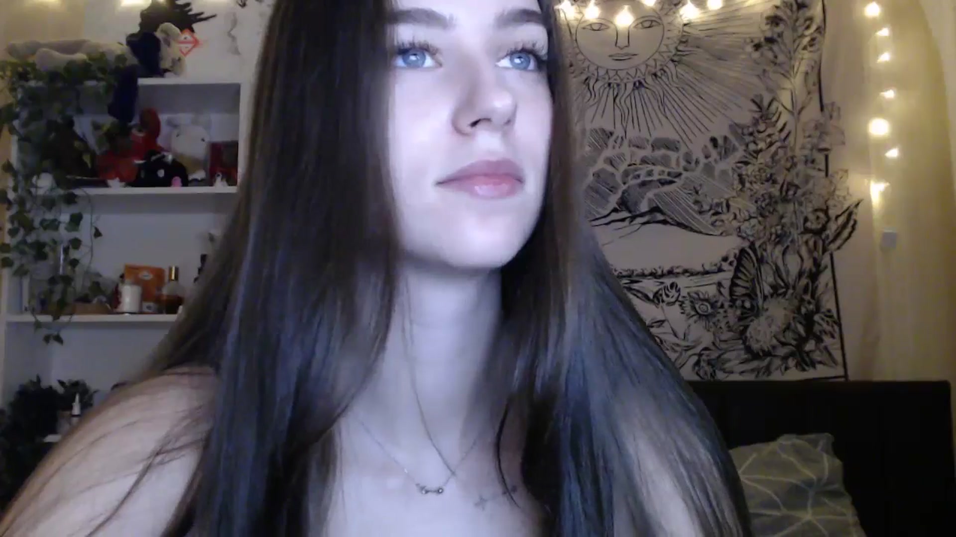 Gallery image thumbnail from ElsieF_'s myfreecams stream on, 03/01/2025, 18:28 image 5 of 20