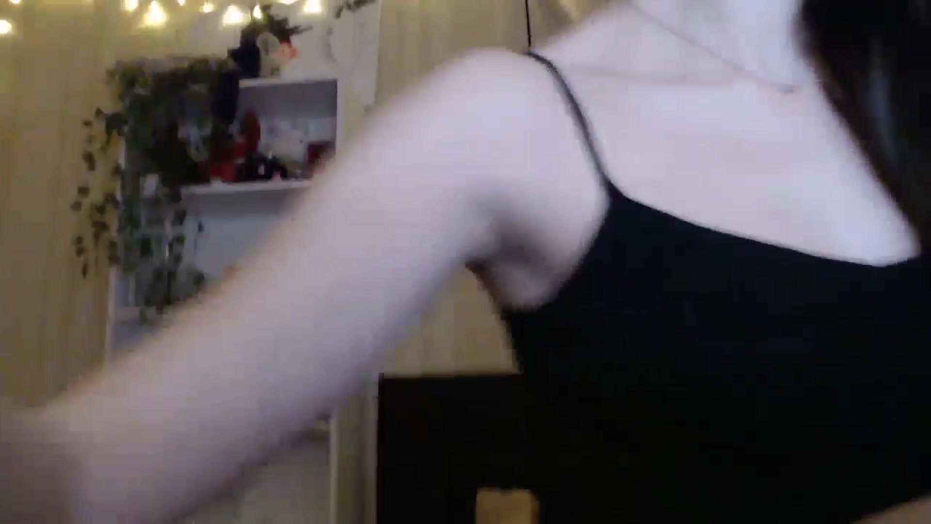Gallery image thumbnail from ElsieF_'s myfreecams stream on, 03/01/2025, 18:28 image 14 of 20