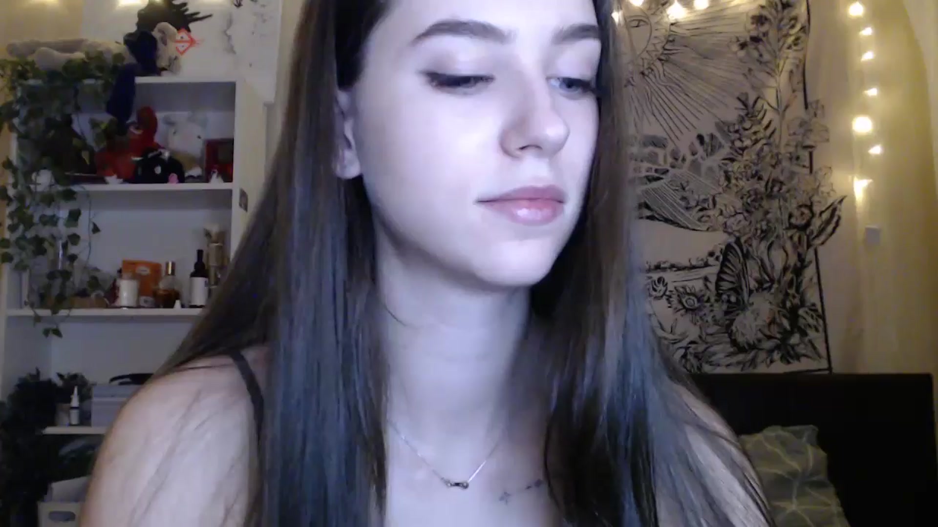 Gallery image thumbnail from ElsieF_'s myfreecams stream on, 03/01/2025, 18:28 image 6 of 20