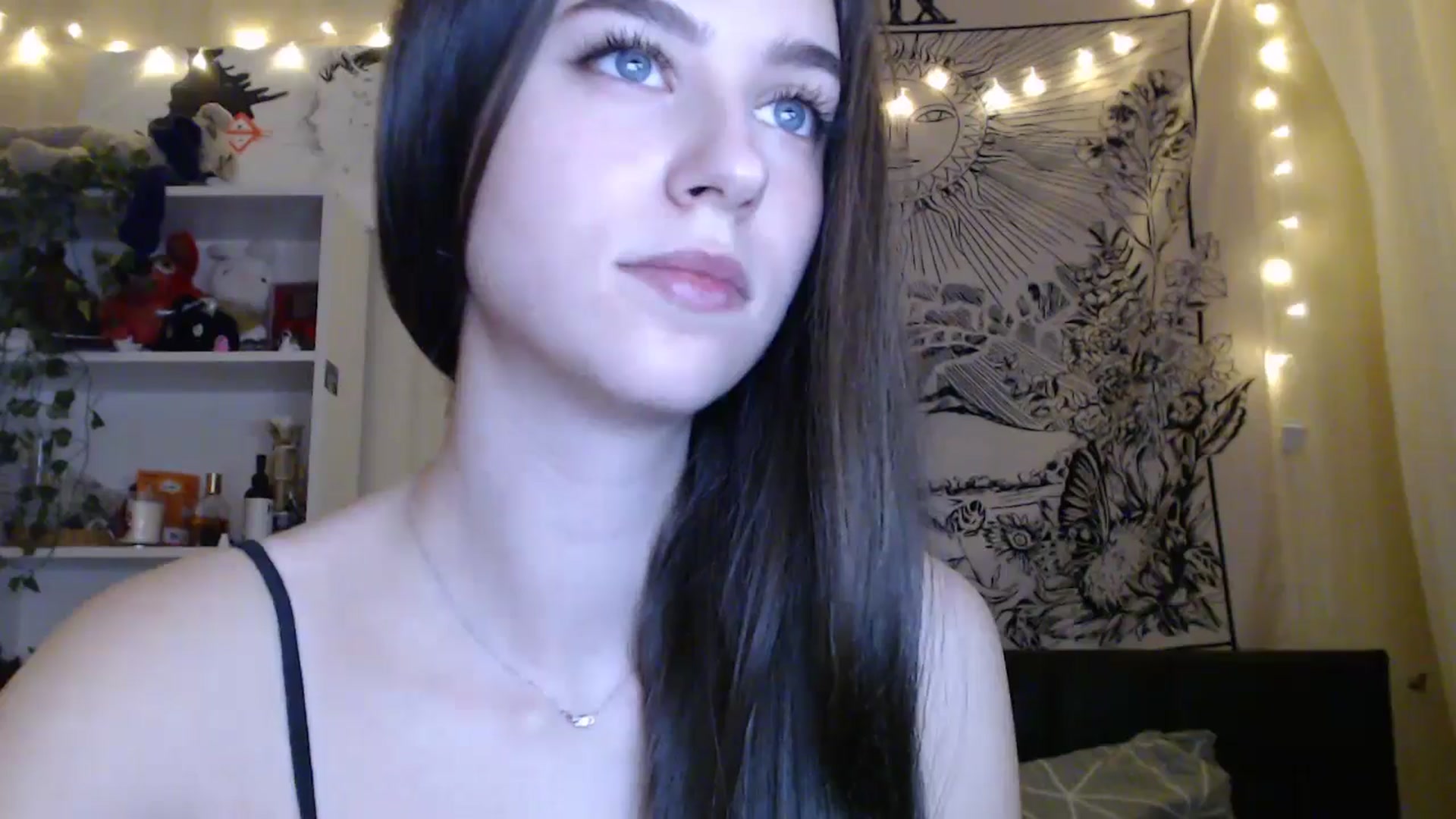Gallery image thumbnail from ElsieF_'s myfreecams stream on, 03/01/2025, 18:28 image 15 of 20