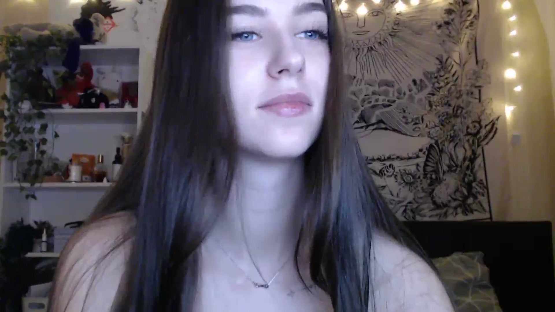 Gallery image thumbnail from ElsieF_'s myfreecams stream on, 03/01/2025, 18:28 image 4 of 20