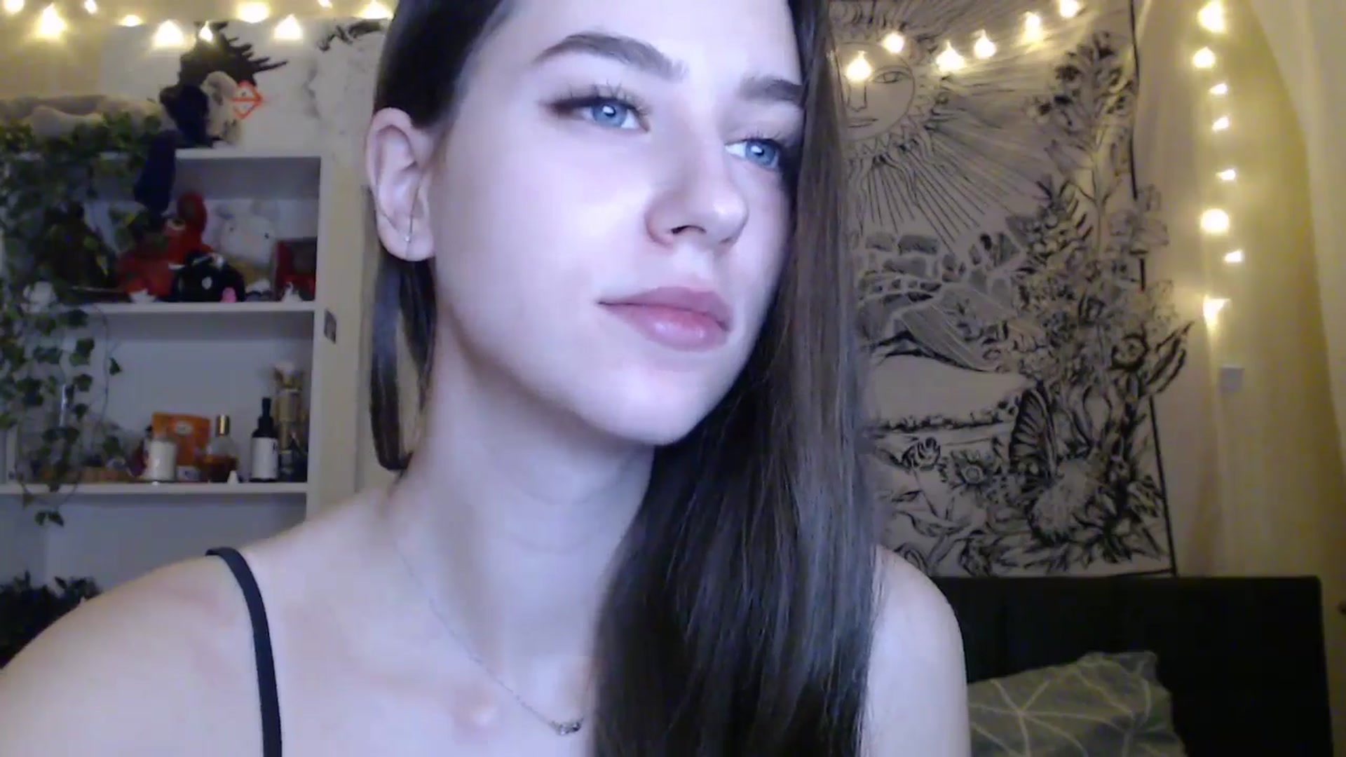 Gallery image thumbnail from ElsieF_'s myfreecams stream on, 03/01/2025, 18:48 image 15 of 20