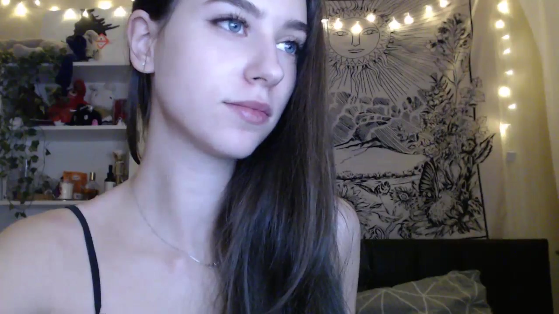 Gallery image thumbnail from ElsieF_'s myfreecams stream on, 03/01/2025, 18:48 image 14 of 20