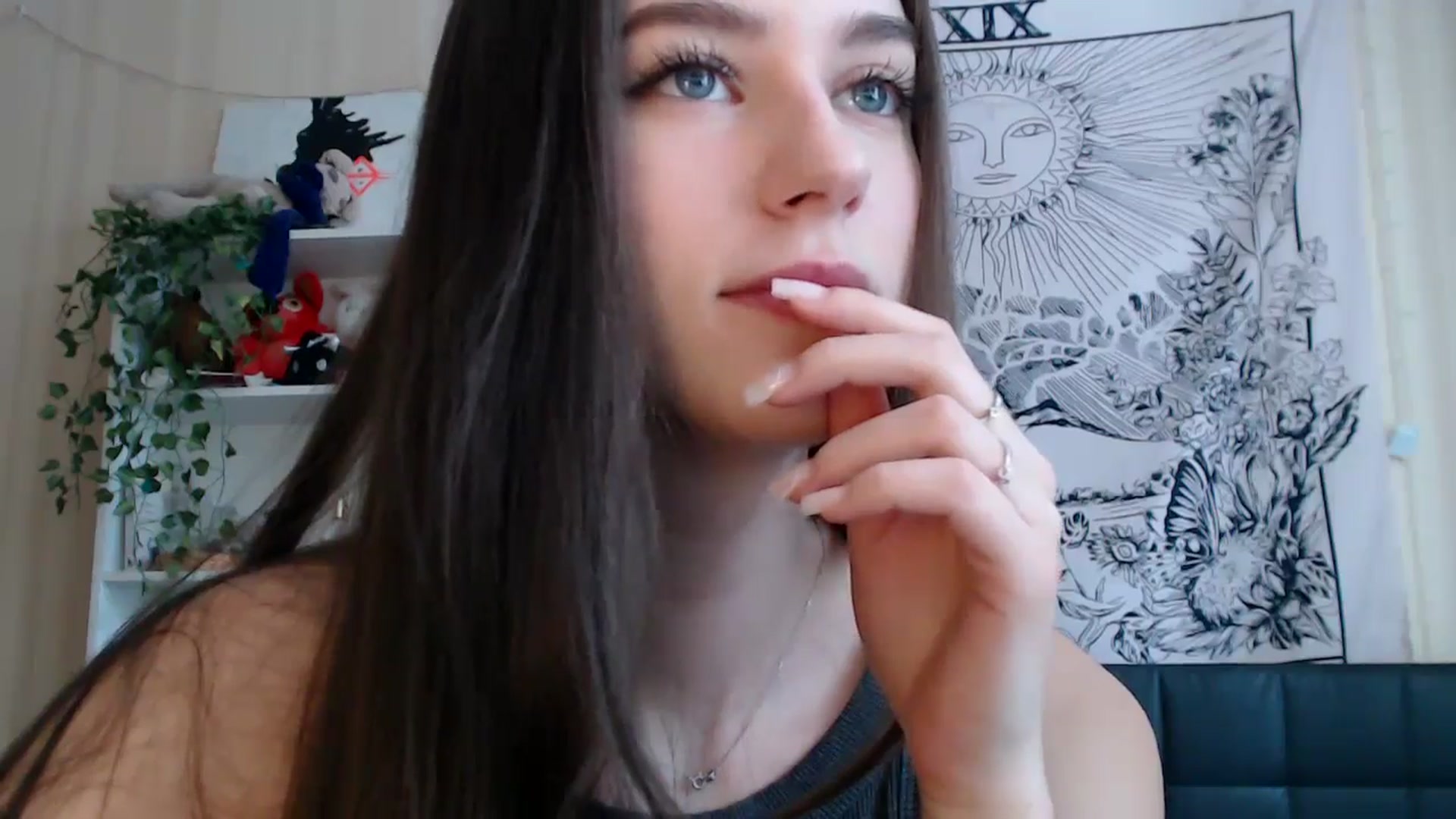 Gallery image thumbnail from ElsieF_'s myfreecams stream on, 03/03/2025, 06:40 image 14 of 20