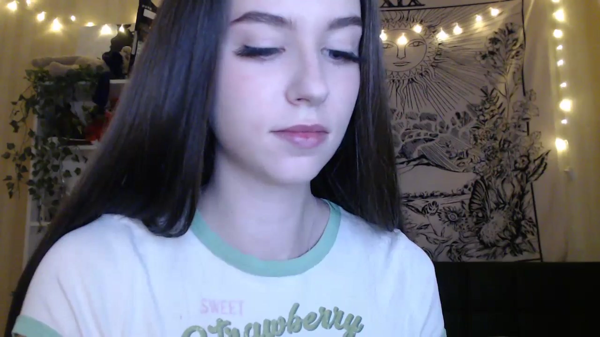 Gallery image thumbnail from ElsieF_'s myfreecams stream on, 03/13/2025, 18:56 image 15 of 20