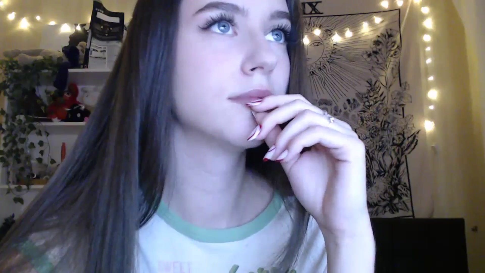 Gallery image thumbnail from ElsieF_'s myfreecams stream on, 03/13/2025, 18:56 image 6 of 20