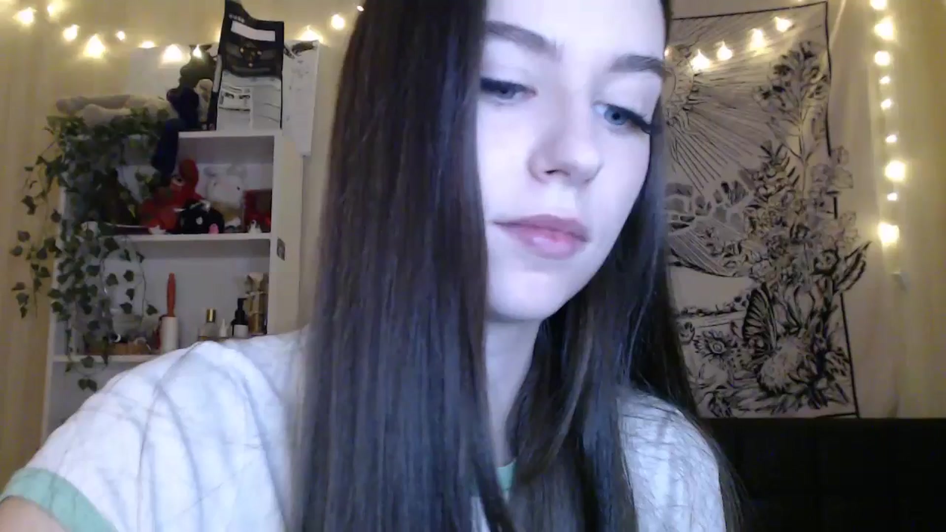 Gallery image thumbnail from ElsieF_'s myfreecams stream on, 03/13/2025, 19:17 image 16 of 20