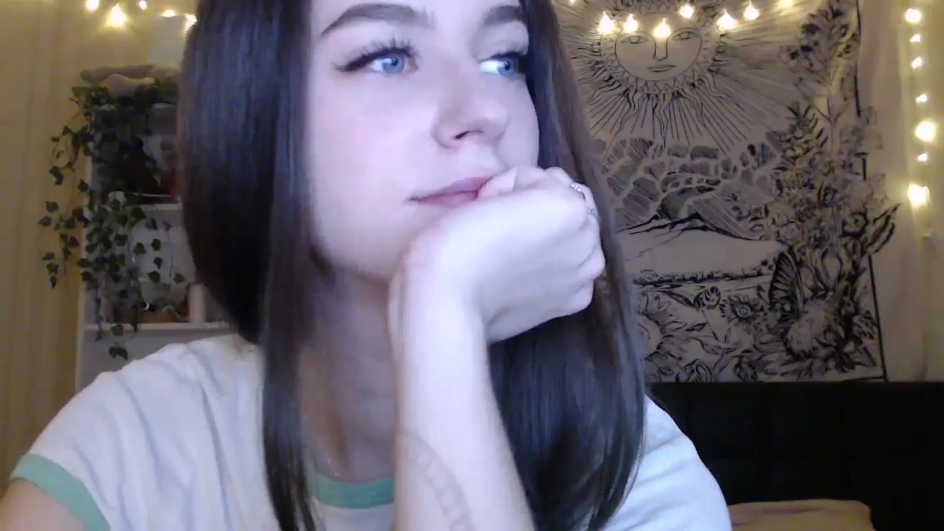 Gallery image thumbnail from ElsieF_'s myfreecams stream on, 03/13/2025, 19:17 image 8 of 20