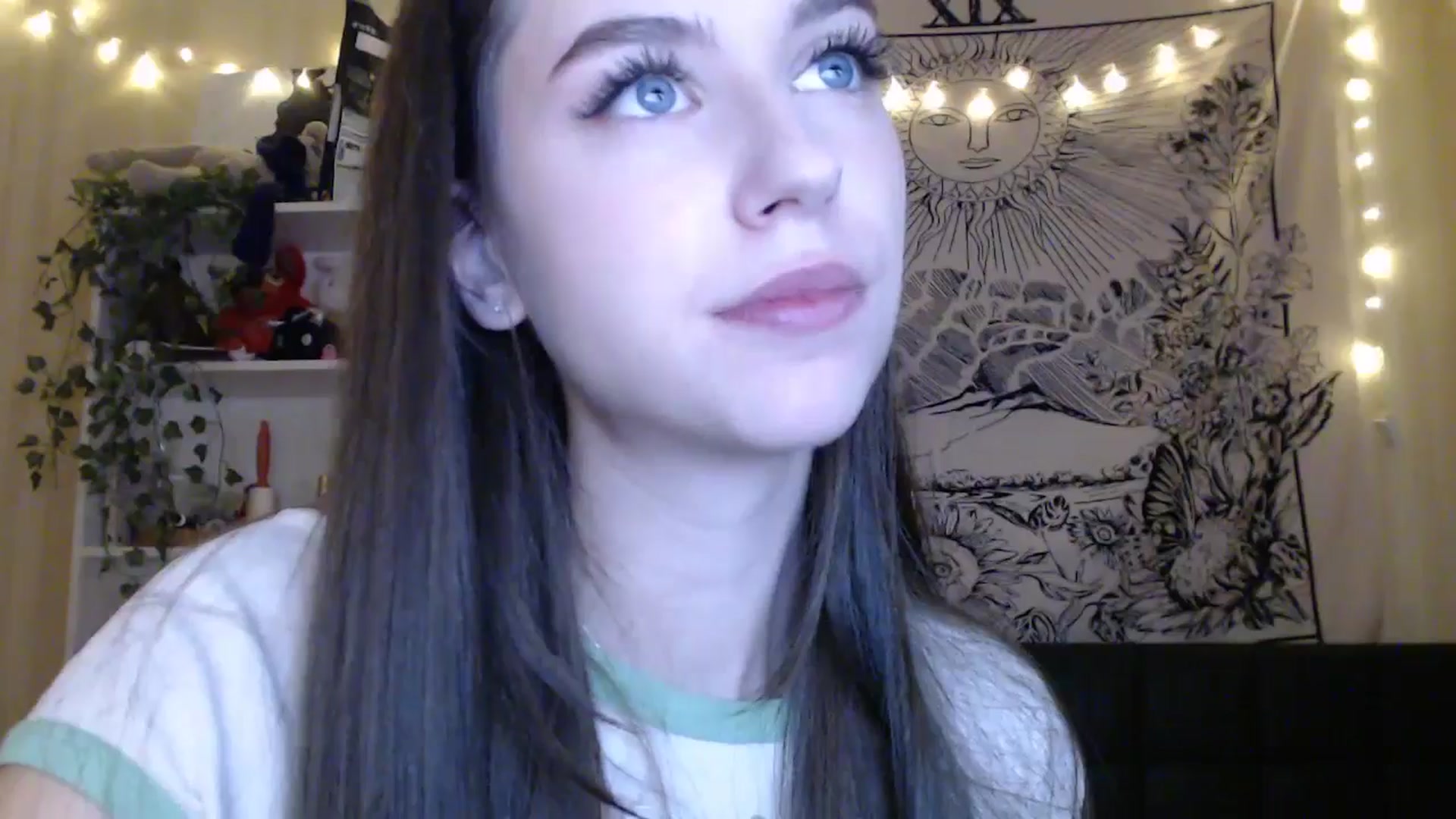 Gallery image thumbnail from ElsieF_'s myfreecams stream on, 03/13/2025, 19:17 image 14 of 20