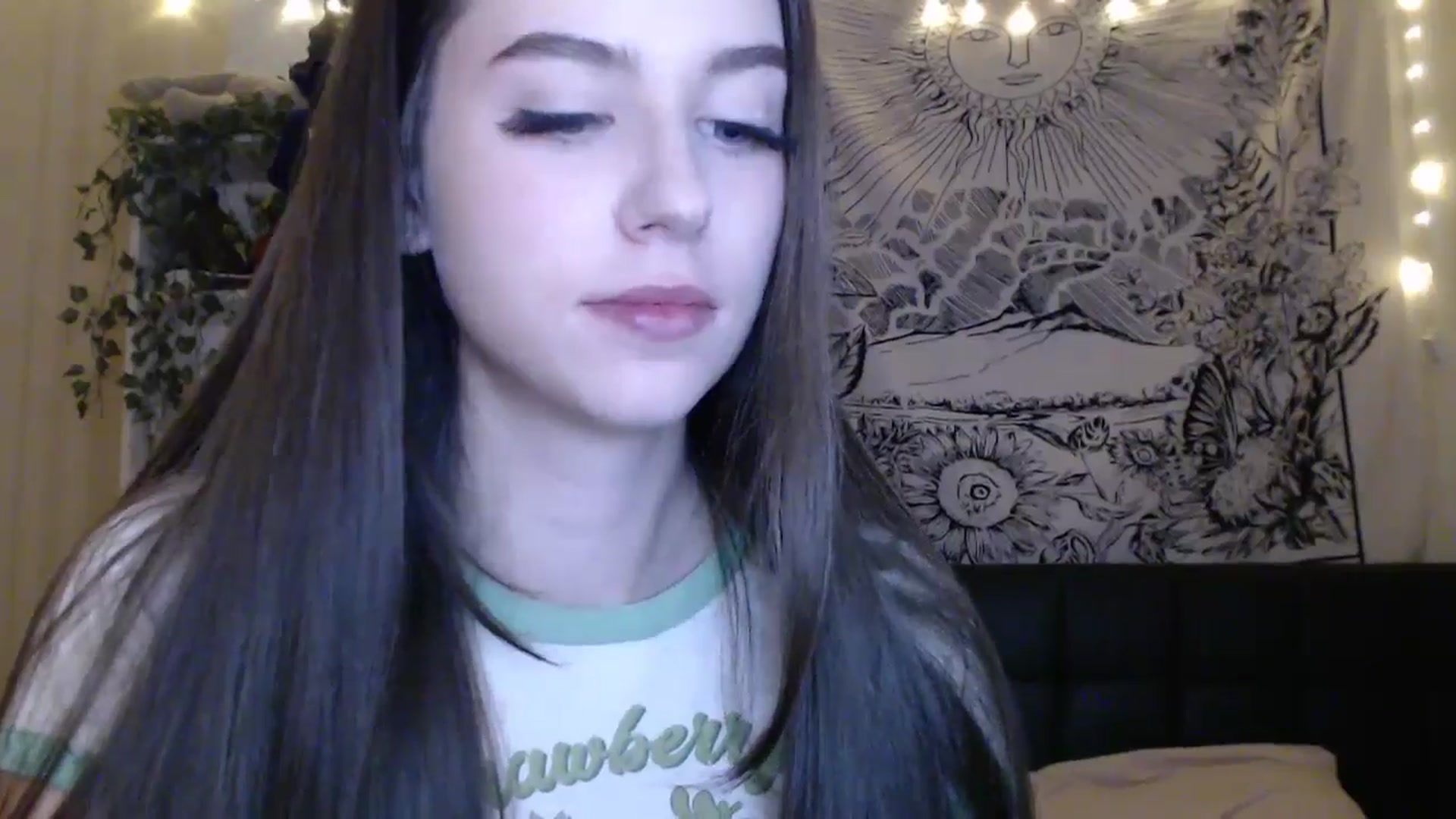 Gallery image thumbnail from ElsieF_'s myfreecams stream on, 03/13/2025, 19:17 image 11 of 20