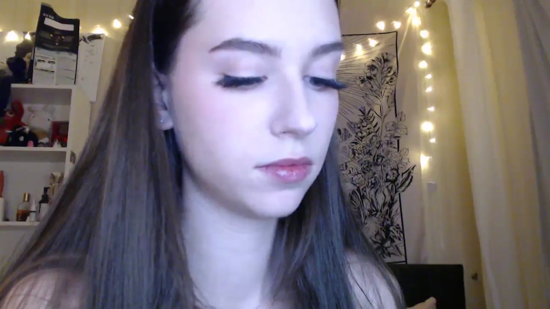 Gallery image thumbnail from ElsieF_'s myfreecams stream on, 03/14/2025, 20:58 image 3 of 20