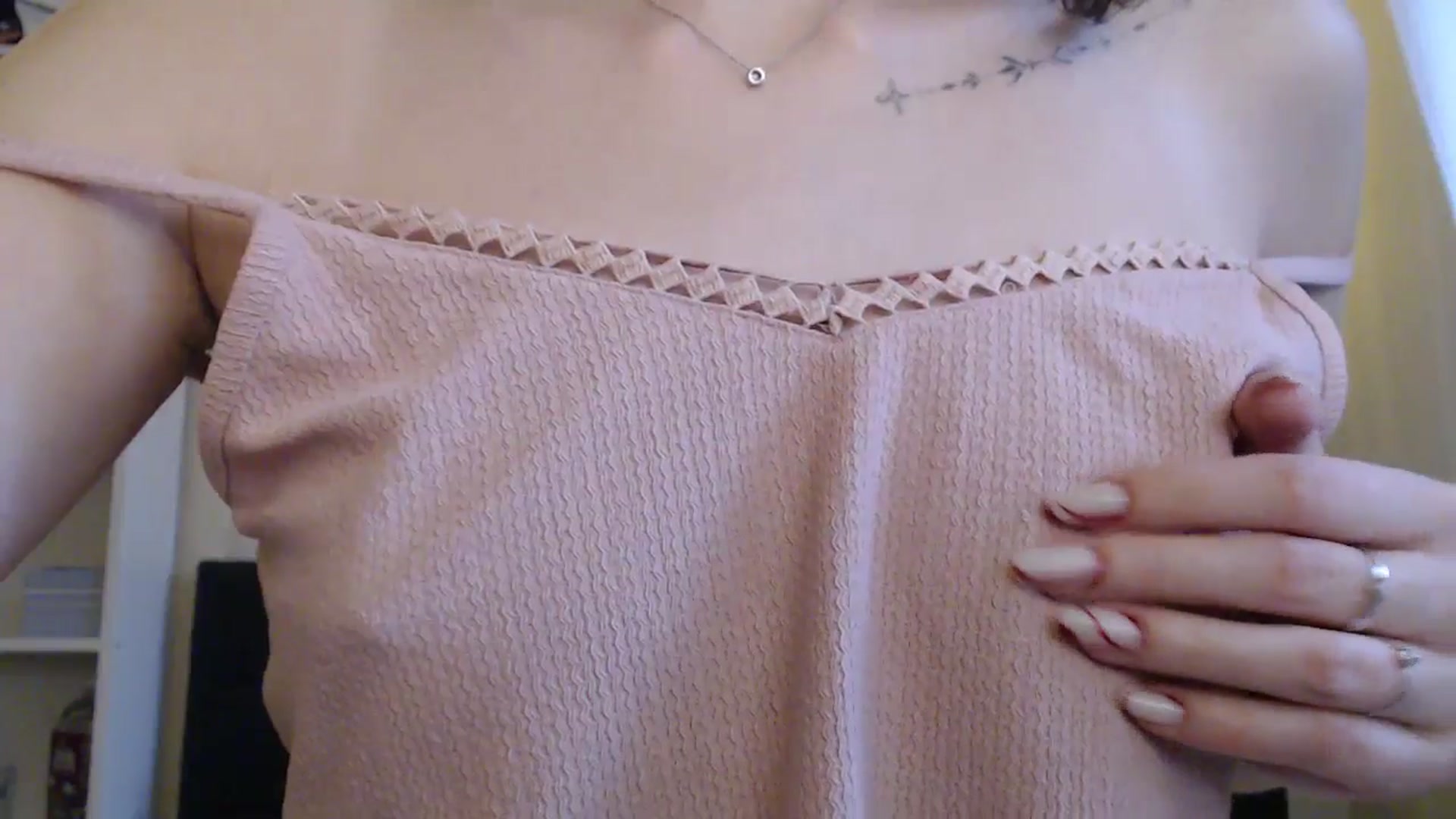 Gallery image thumbnail from ElsieF_'s myfreecams stream on, 03/16/2025, 14:08 image 3 of 20