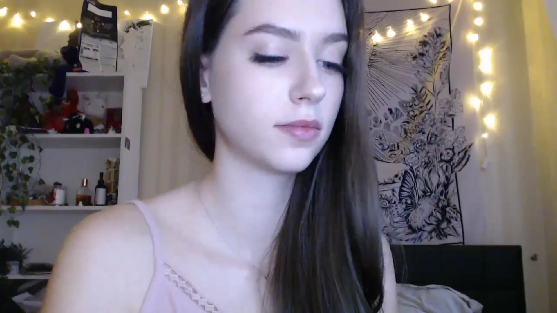 Gallery image thumbnail from ElsieF_'s myfreecams stream on, 03/16/2025, 14:08 image 14 of 20