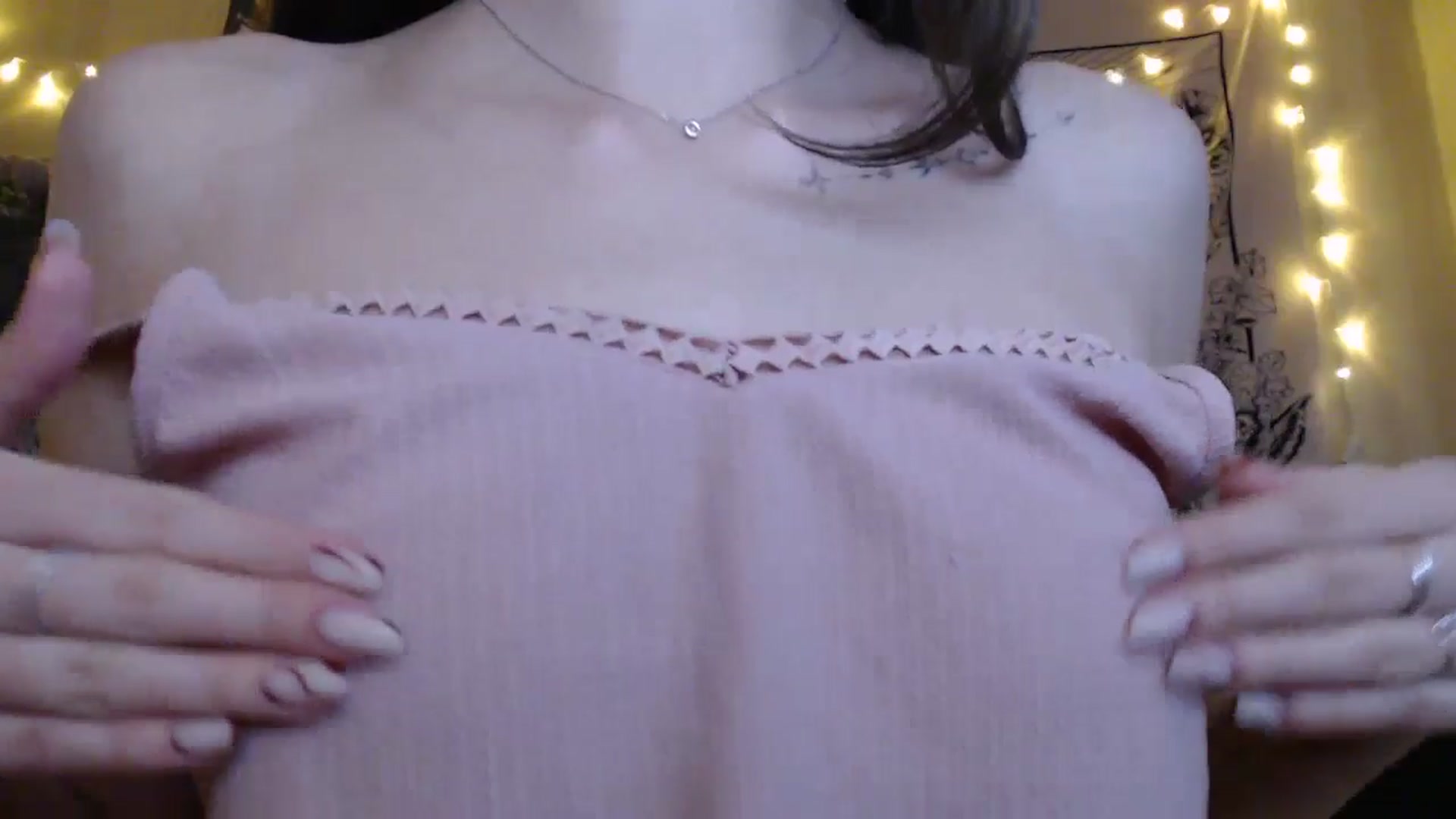 Gallery image thumbnail from ElsieF_'s myfreecams stream on, 03/16/2025, 14:08 image 19 of 20